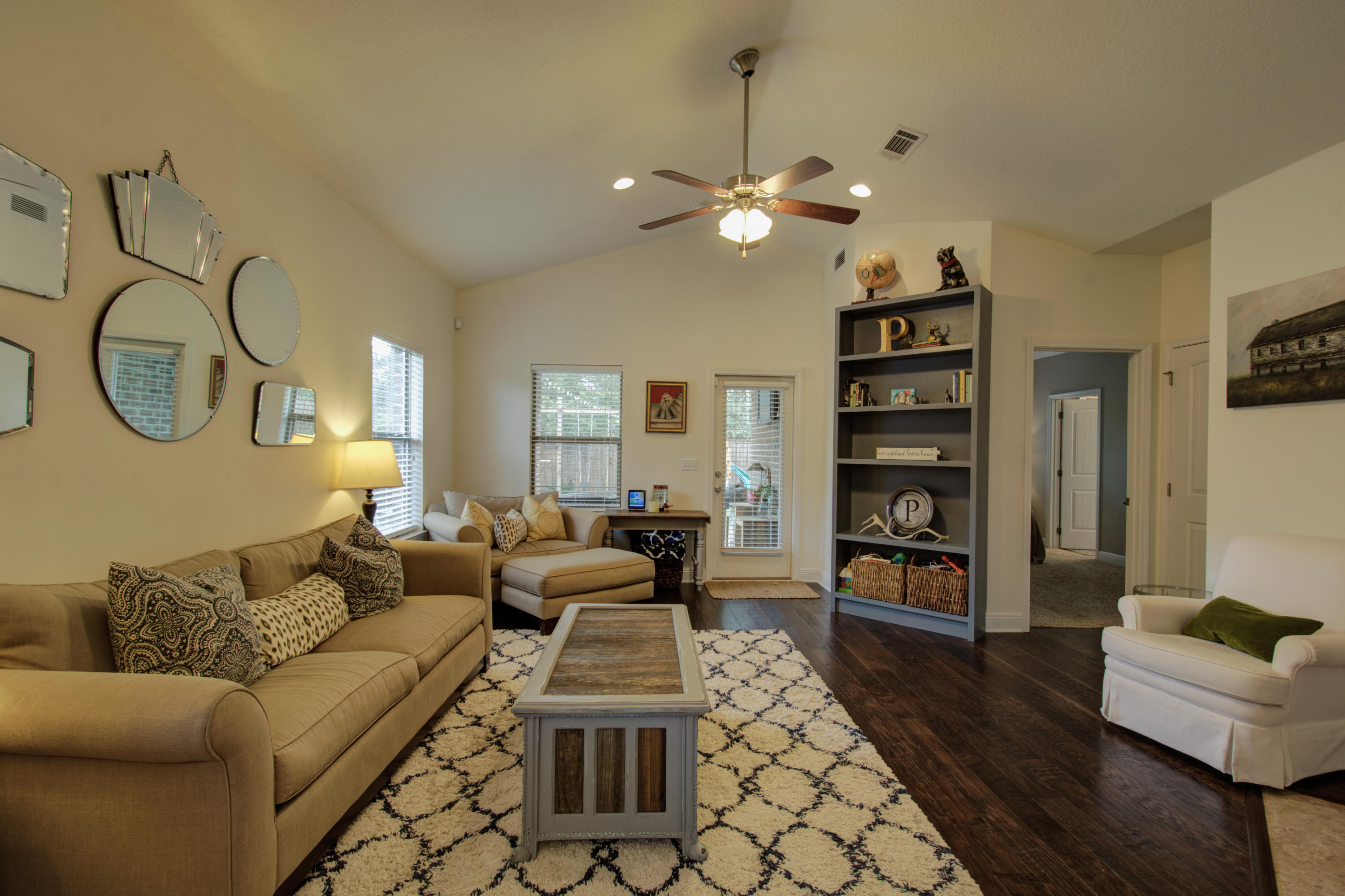 WHISPERING LAKE - Residential