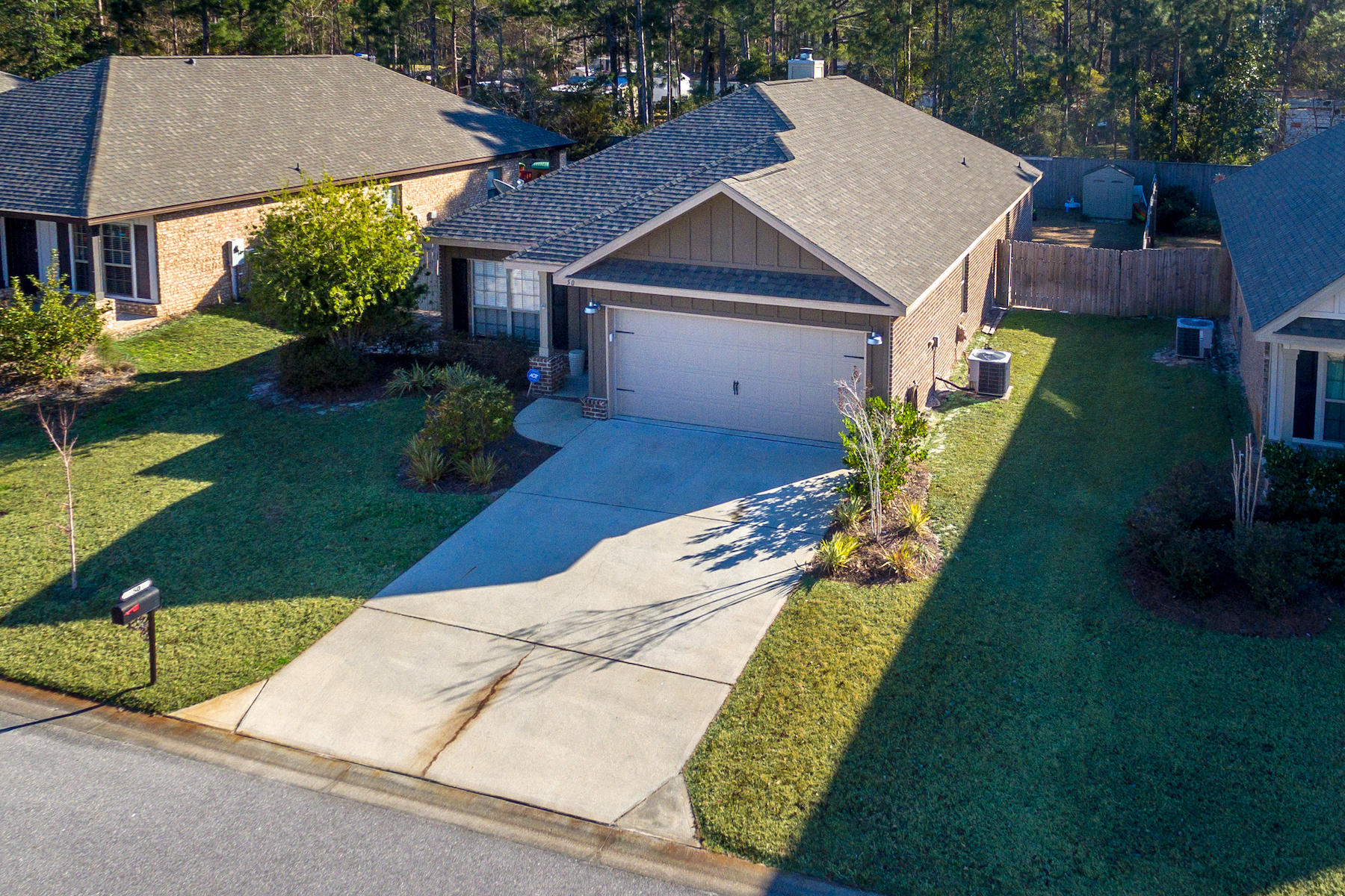 WHISPERING LAKE - Residential