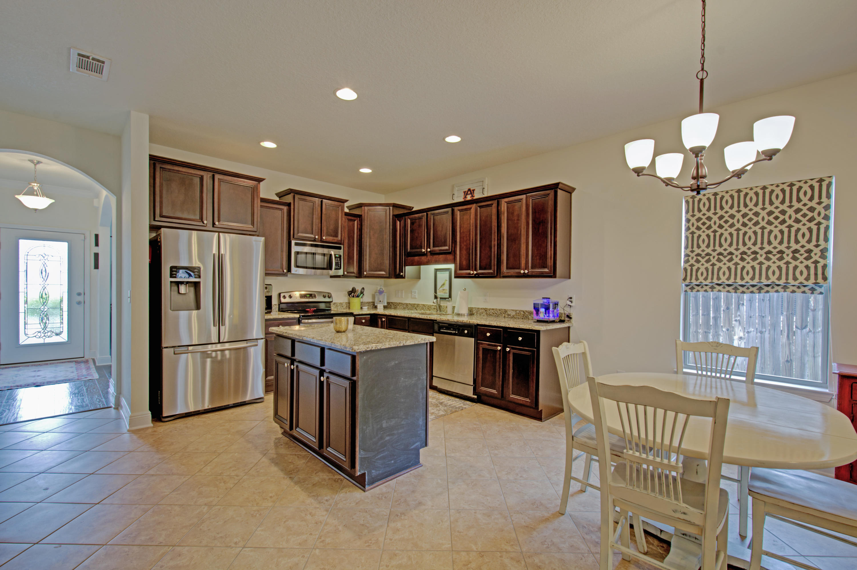 WHISPERING LAKE - Residential