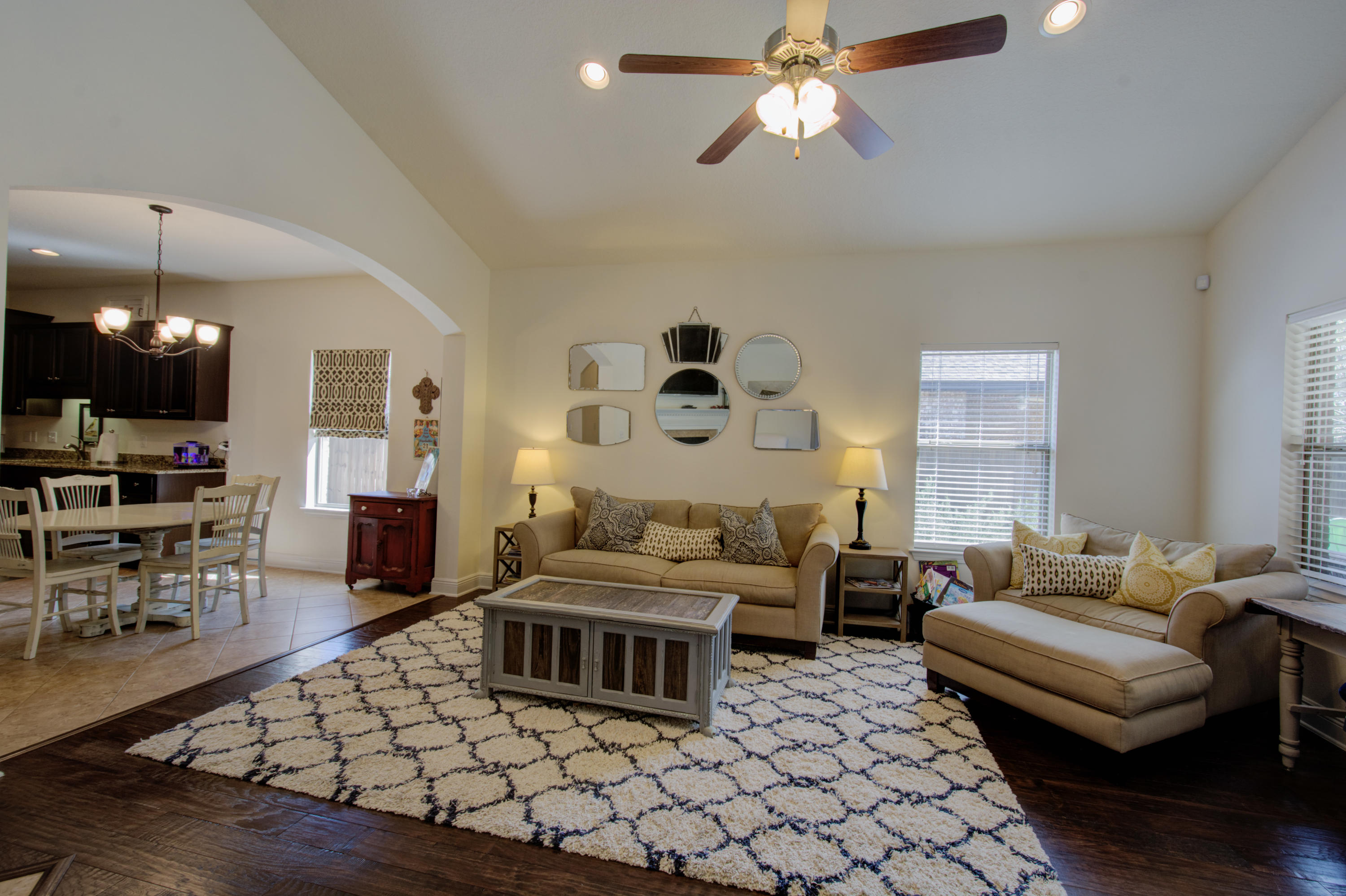 WHISPERING LAKE - Residential