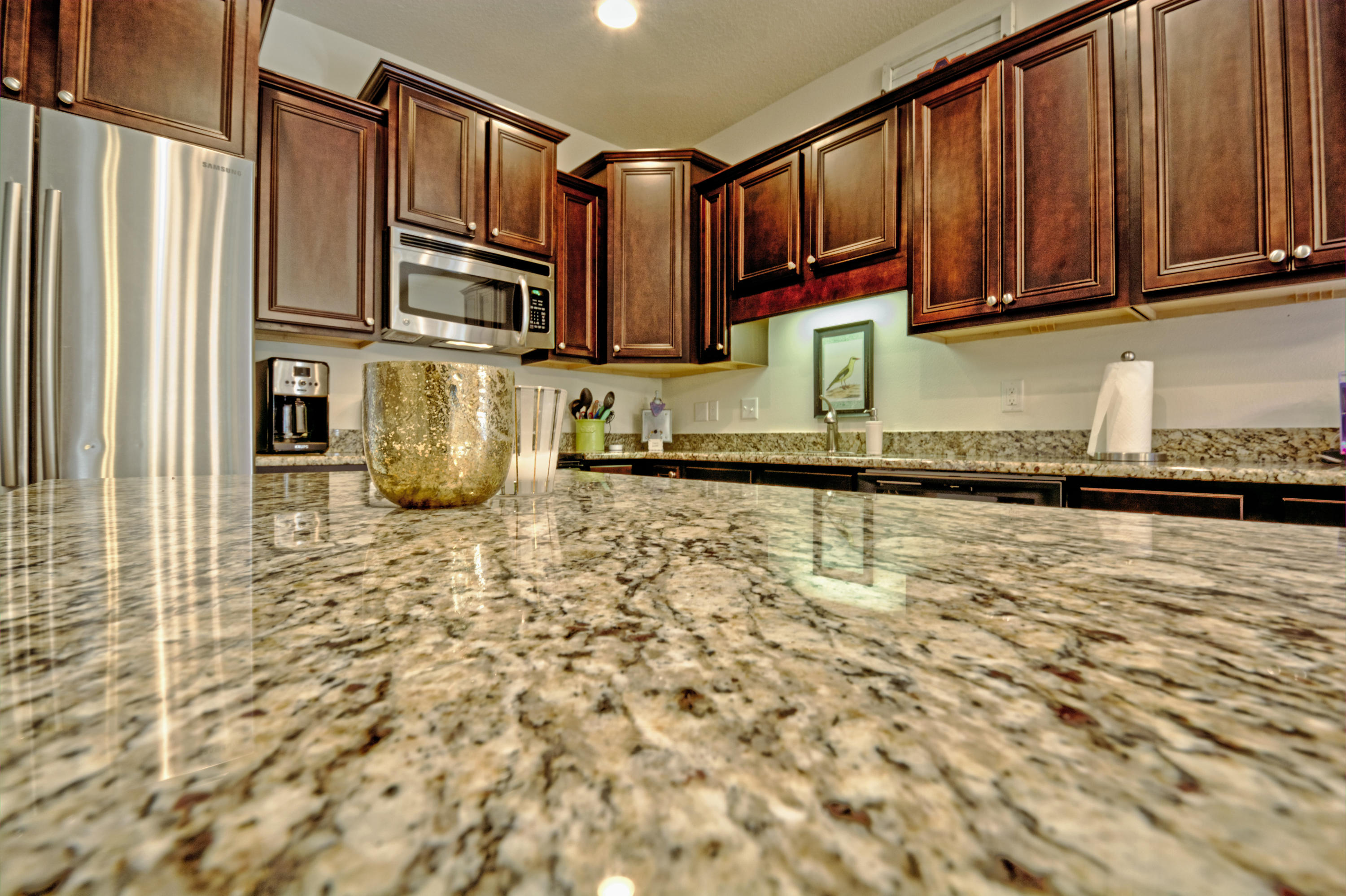 WHISPERING LAKE - Residential