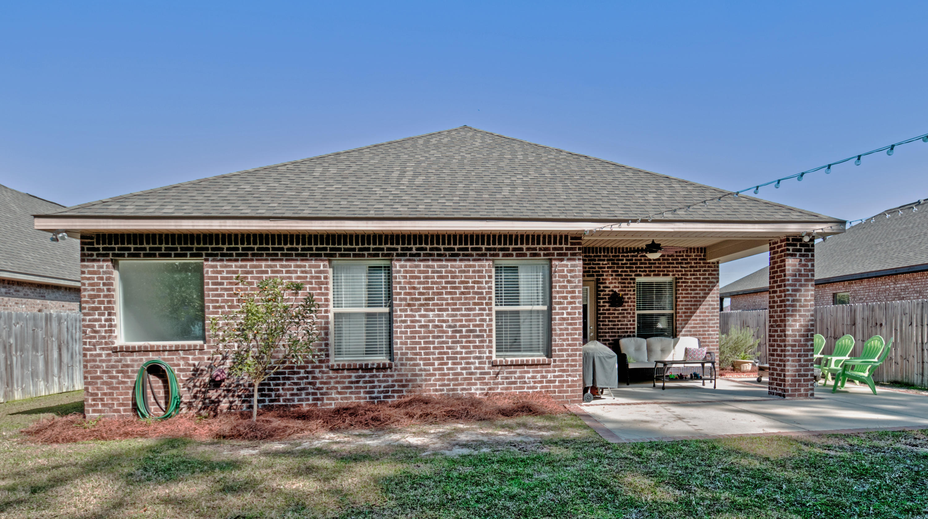 WHISPERING LAKE - Residential