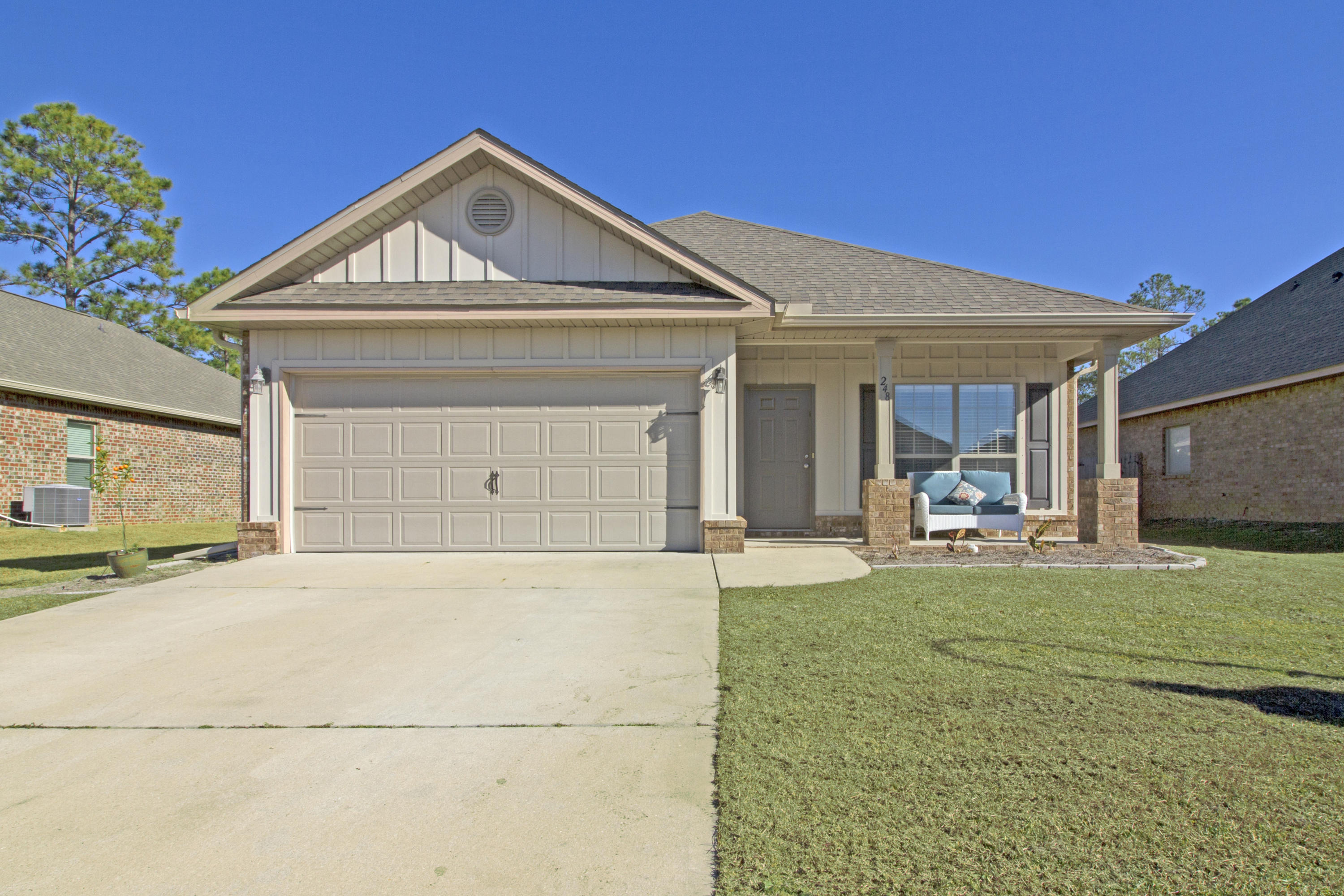 WHISPERING LAKE - Residential