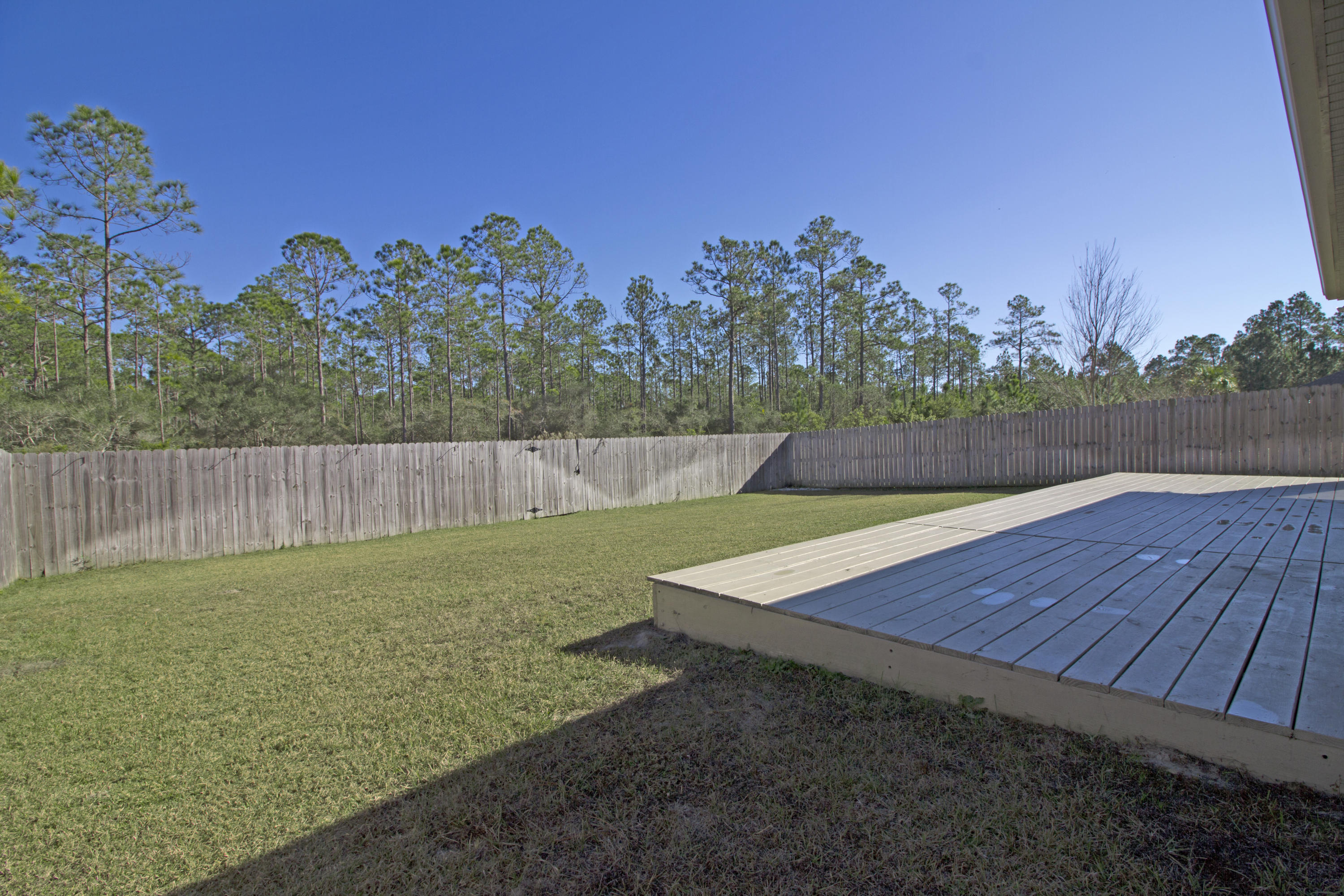 WHISPERING LAKE - Residential