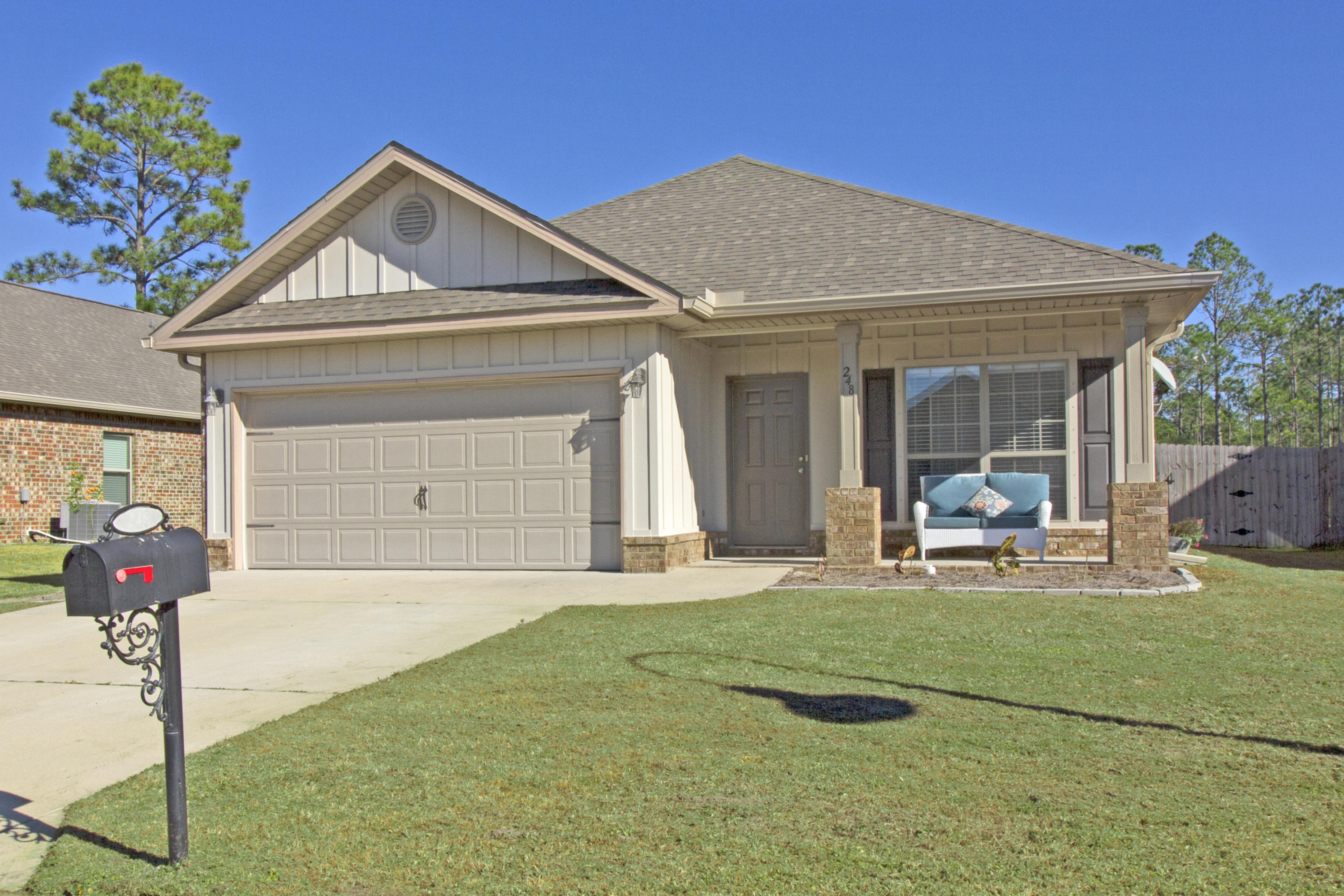 WHISPERING LAKE - Residential