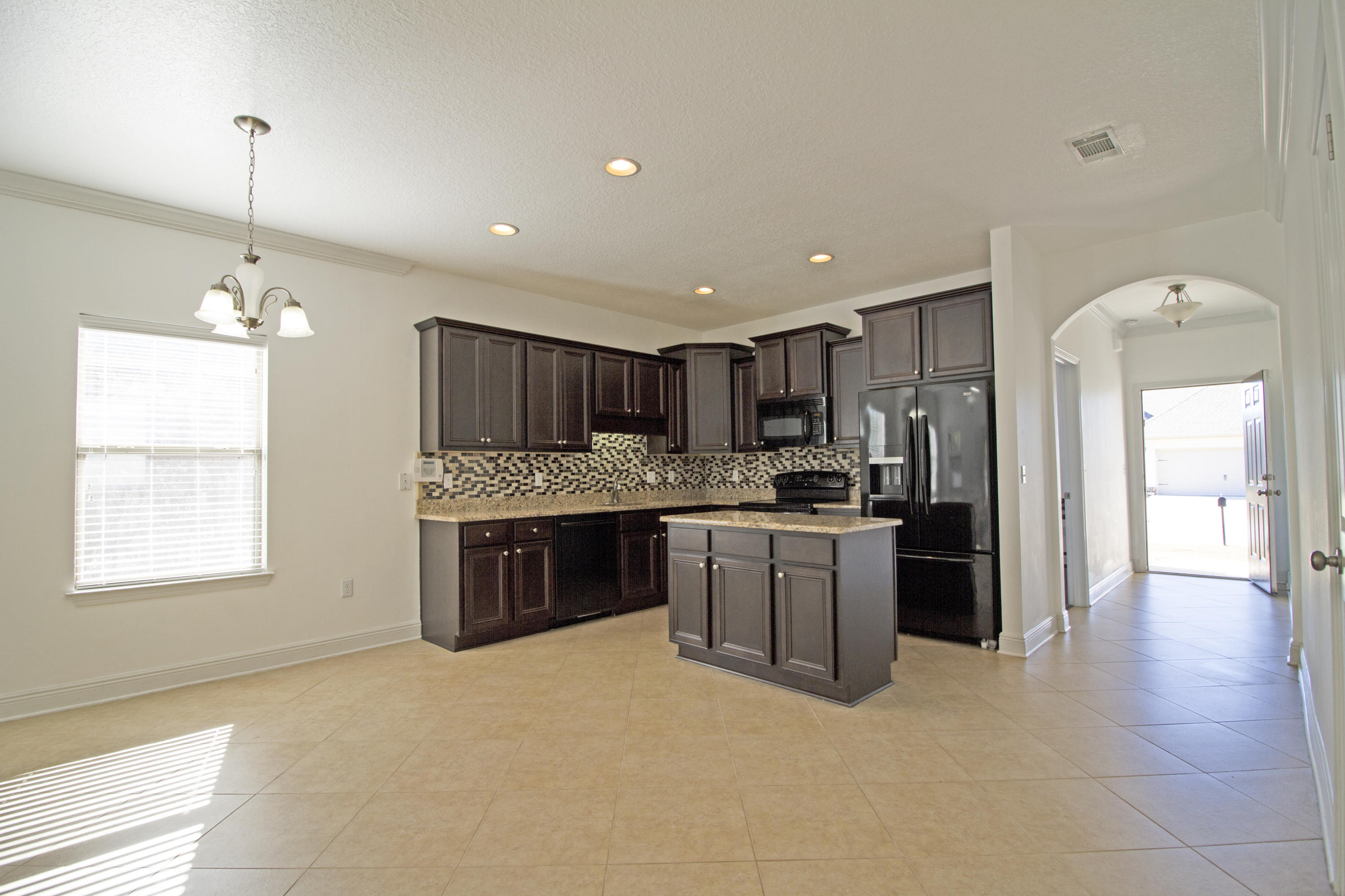 WHISPERING LAKE - Residential
