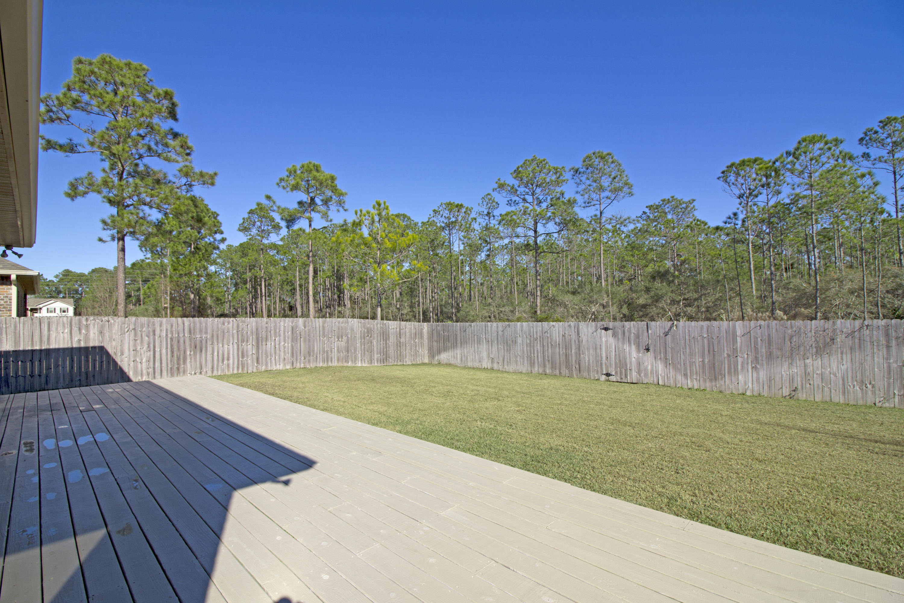 WHISPERING LAKE - Residential