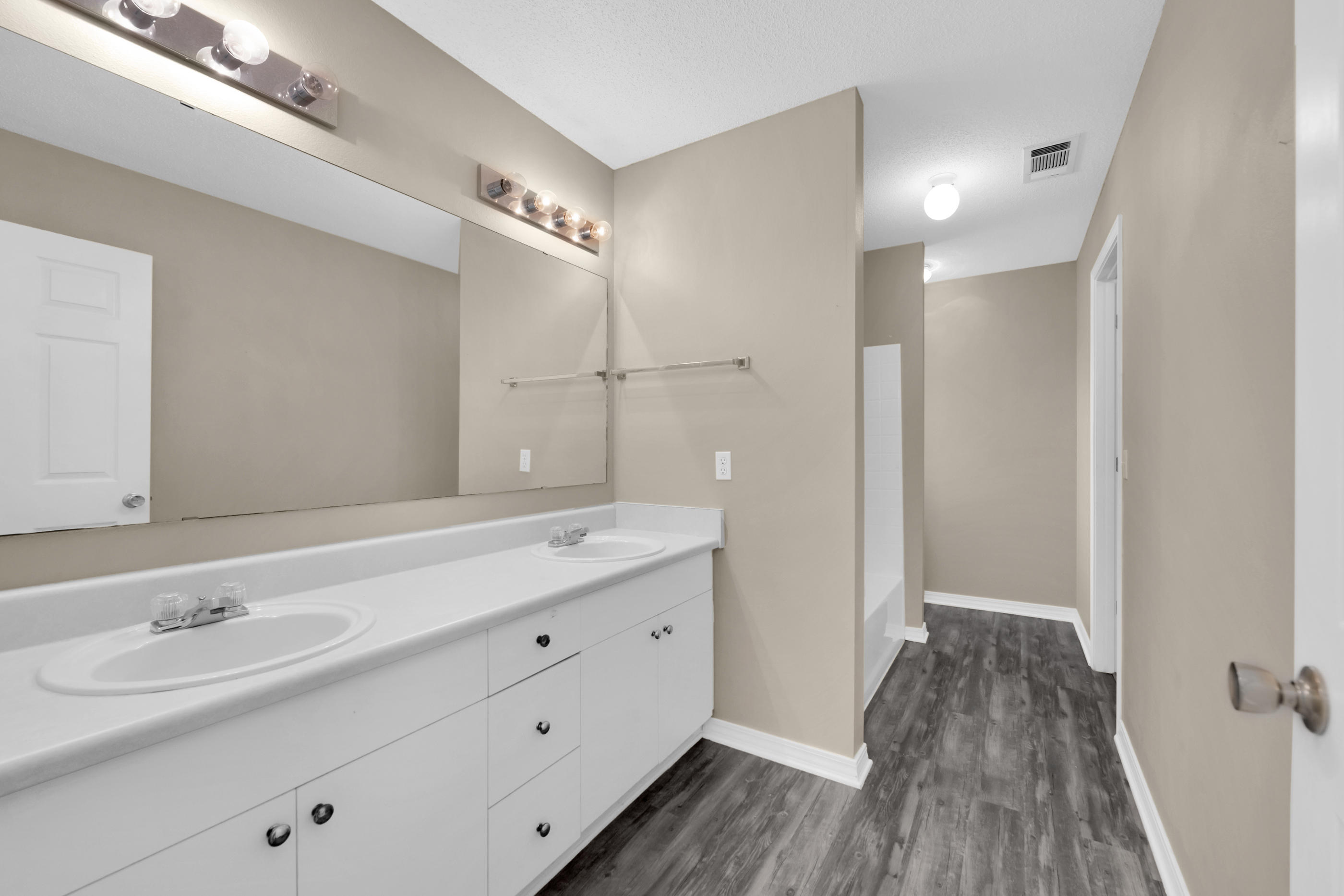 THE VINEYARDS - Residential