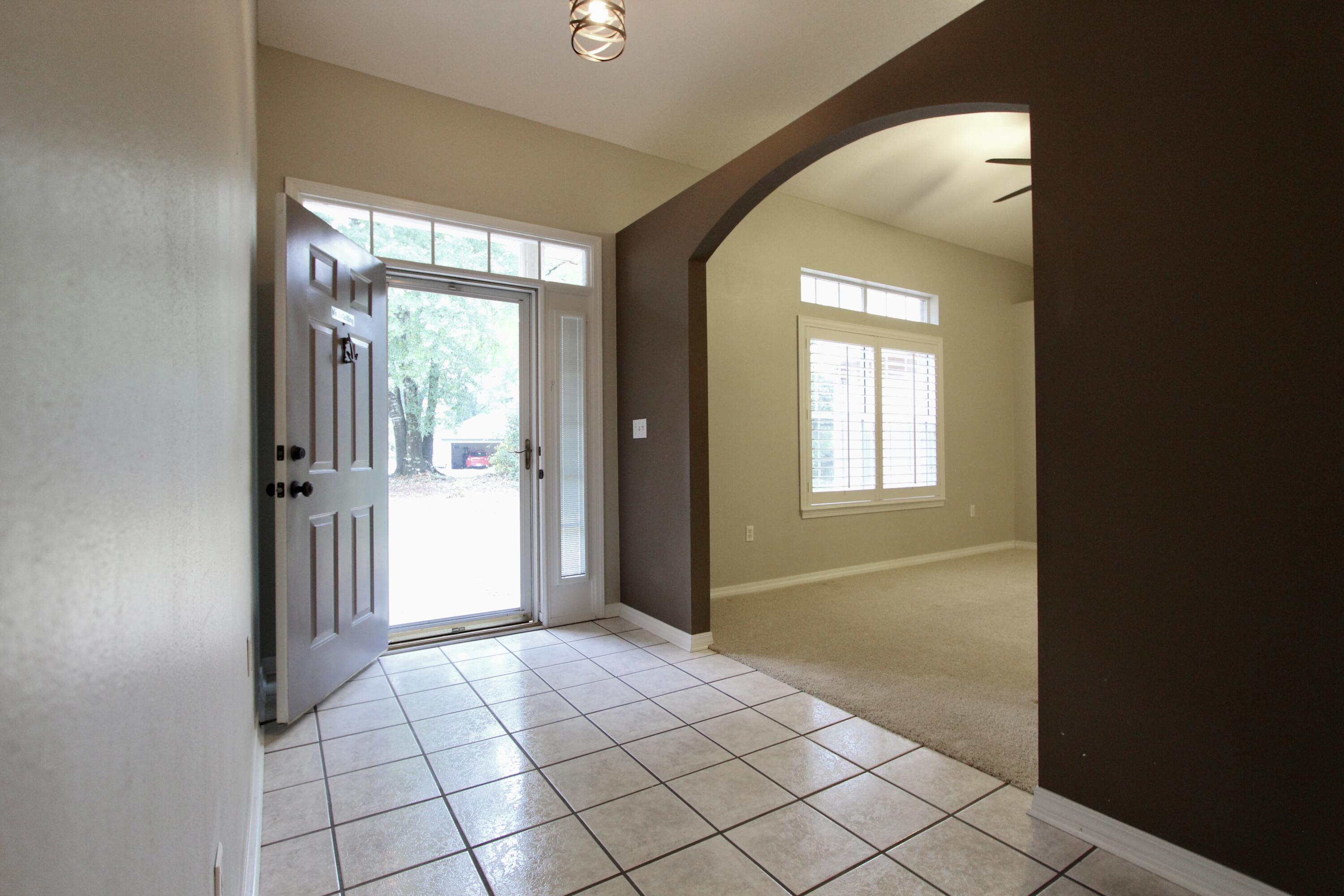COUNTRY CLUB ESTATES - Residential