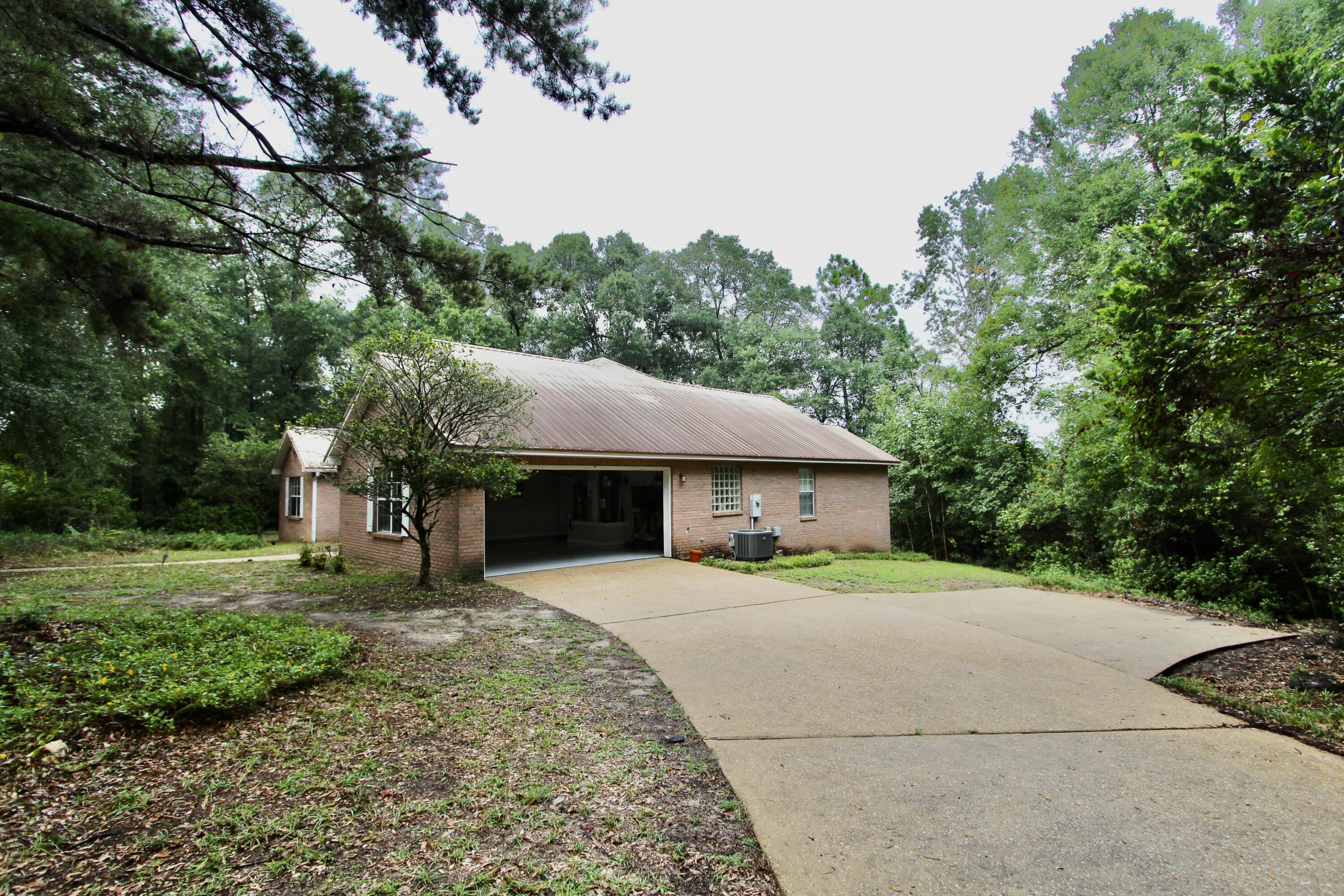 COUNTRY CLUB ESTATES - Residential