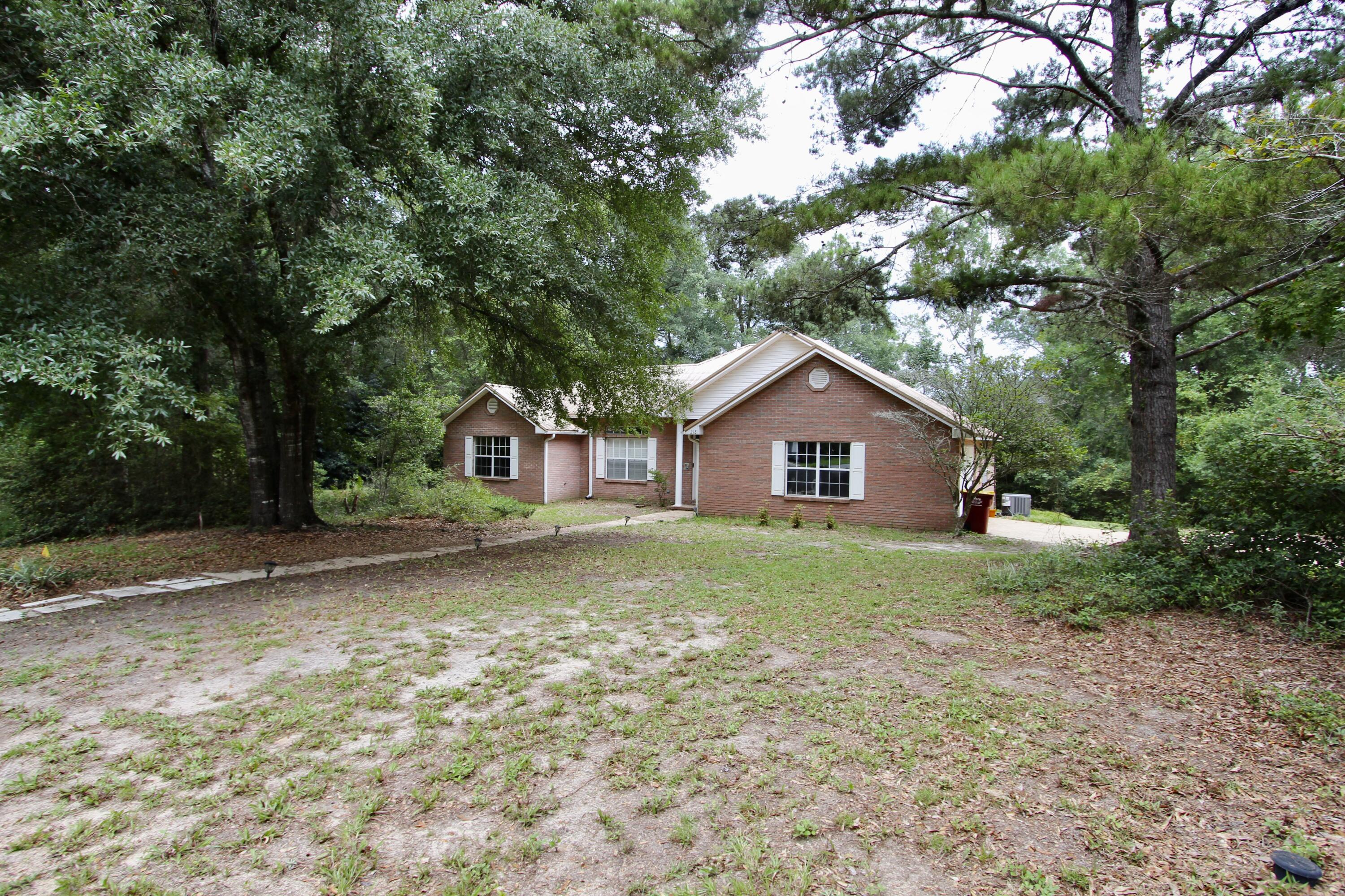 COUNTRY CLUB ESTATES - Residential