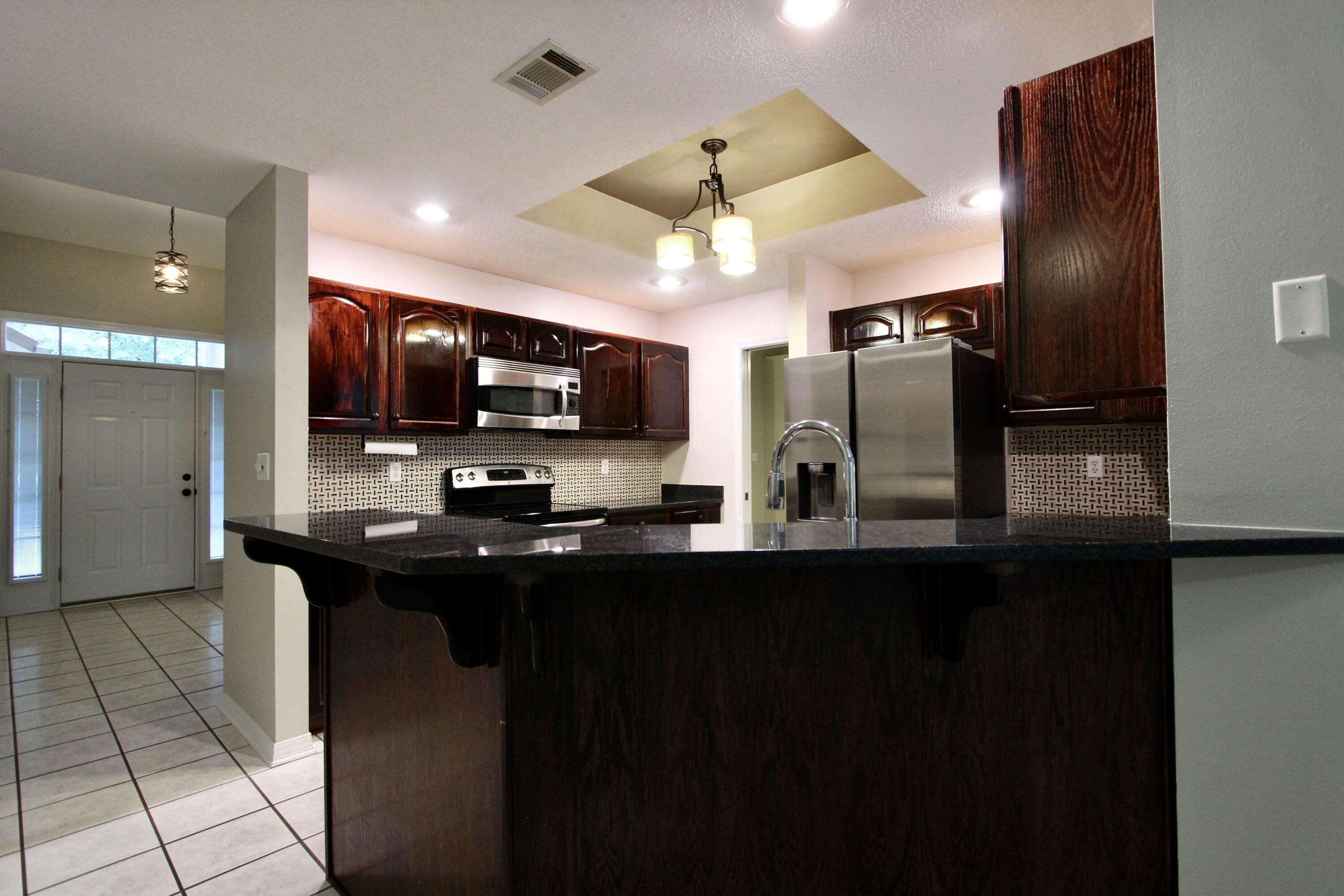 COUNTRY CLUB ESTATES - Residential