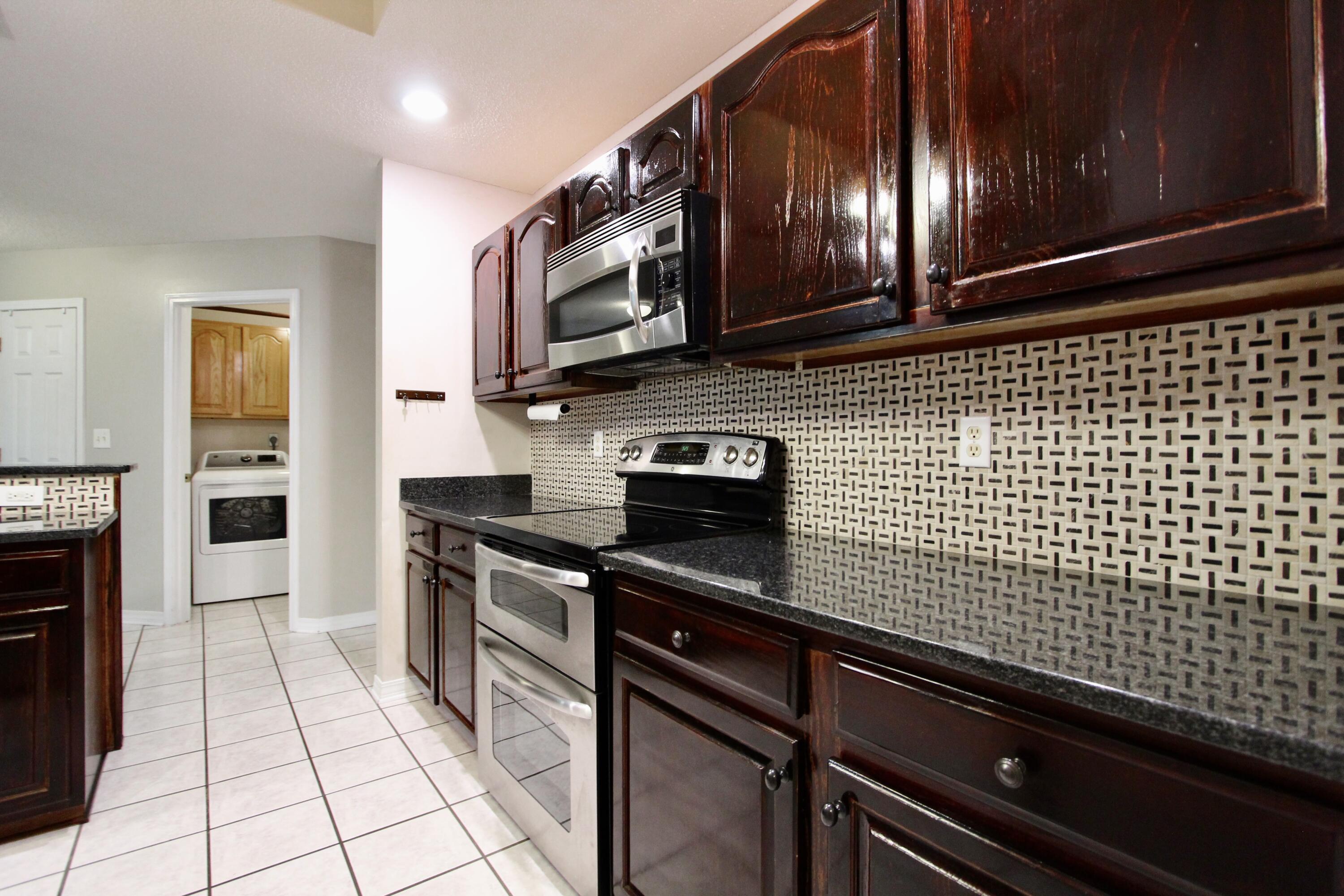 COUNTRY CLUB ESTATES - Residential