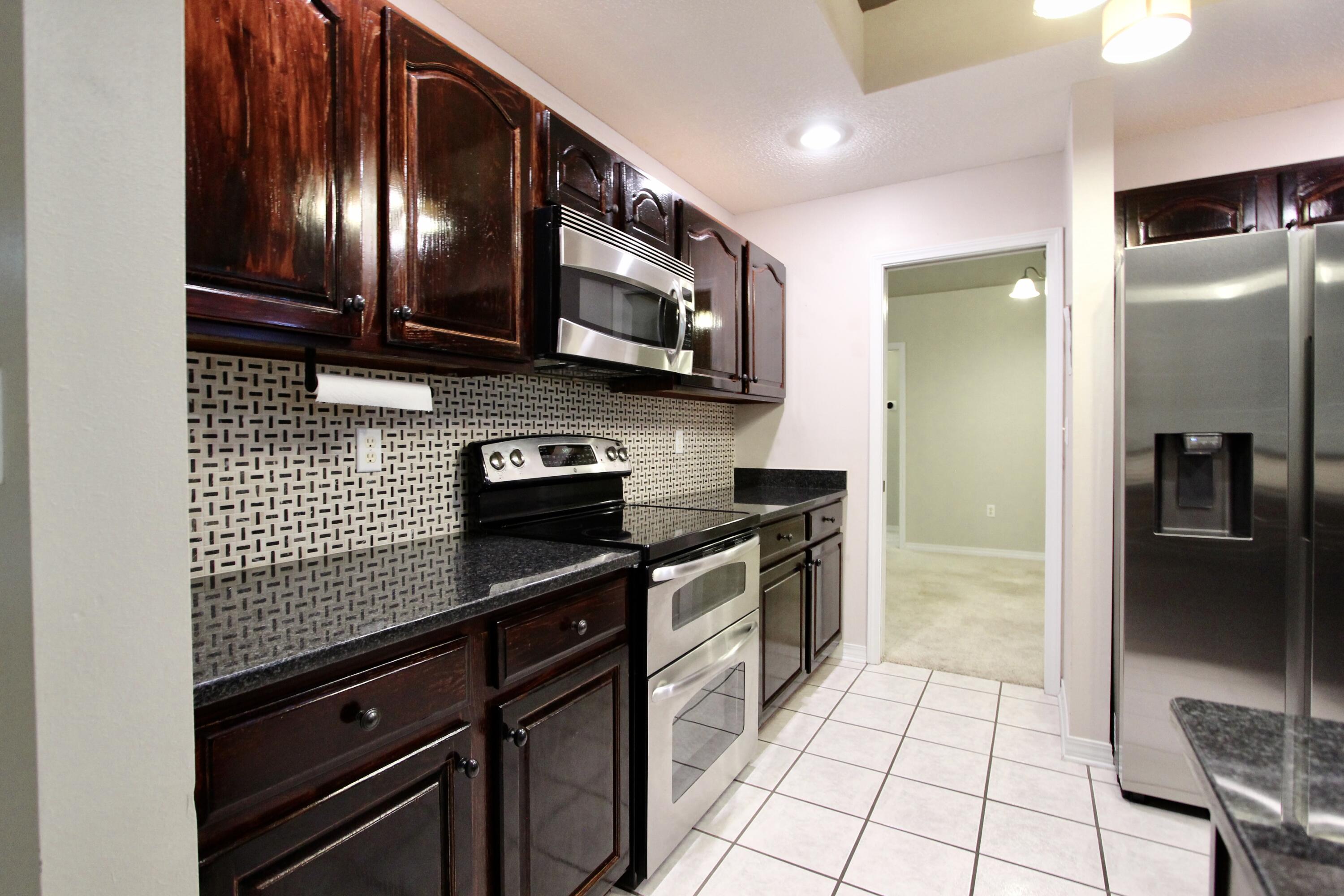 COUNTRY CLUB ESTATES - Residential