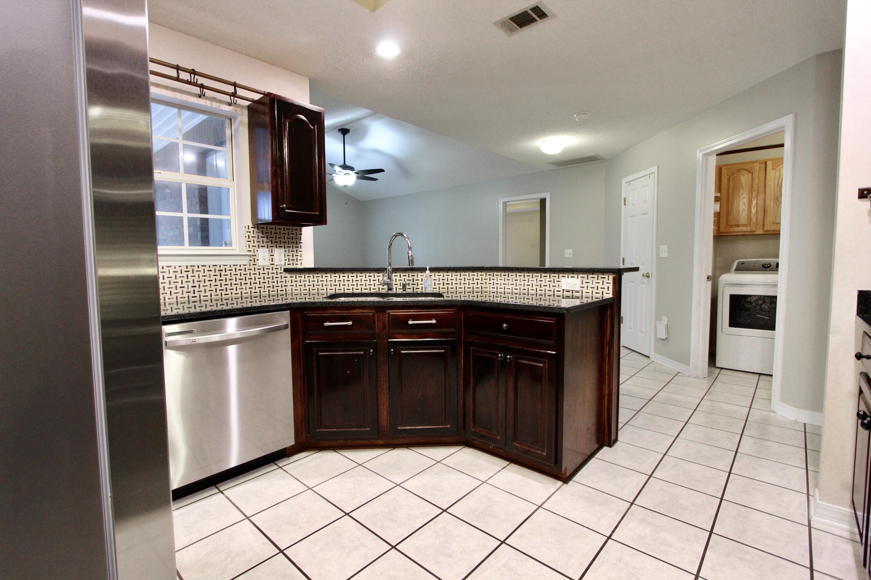 COUNTRY CLUB ESTATES - Residential