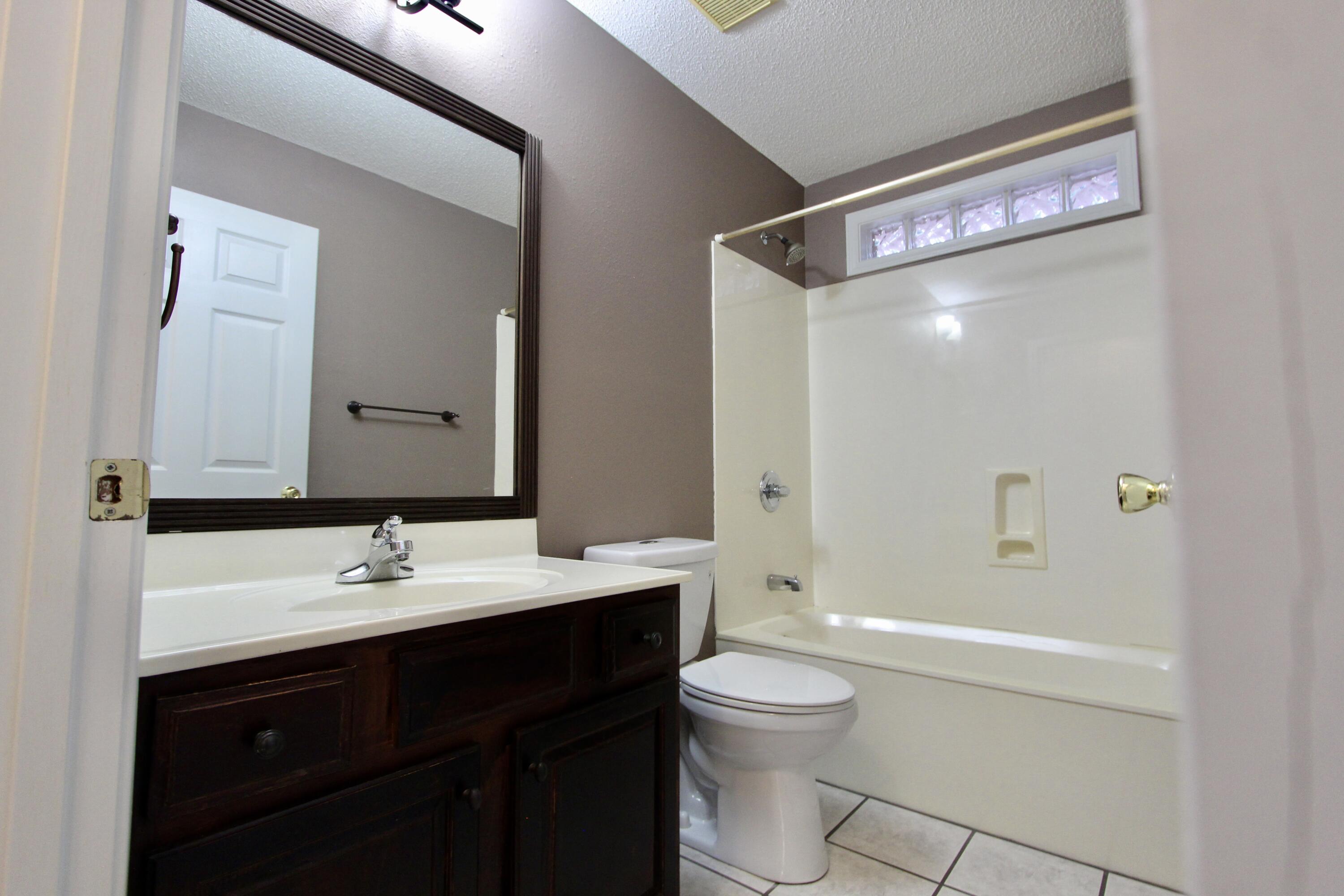 COUNTRY CLUB ESTATES - Residential