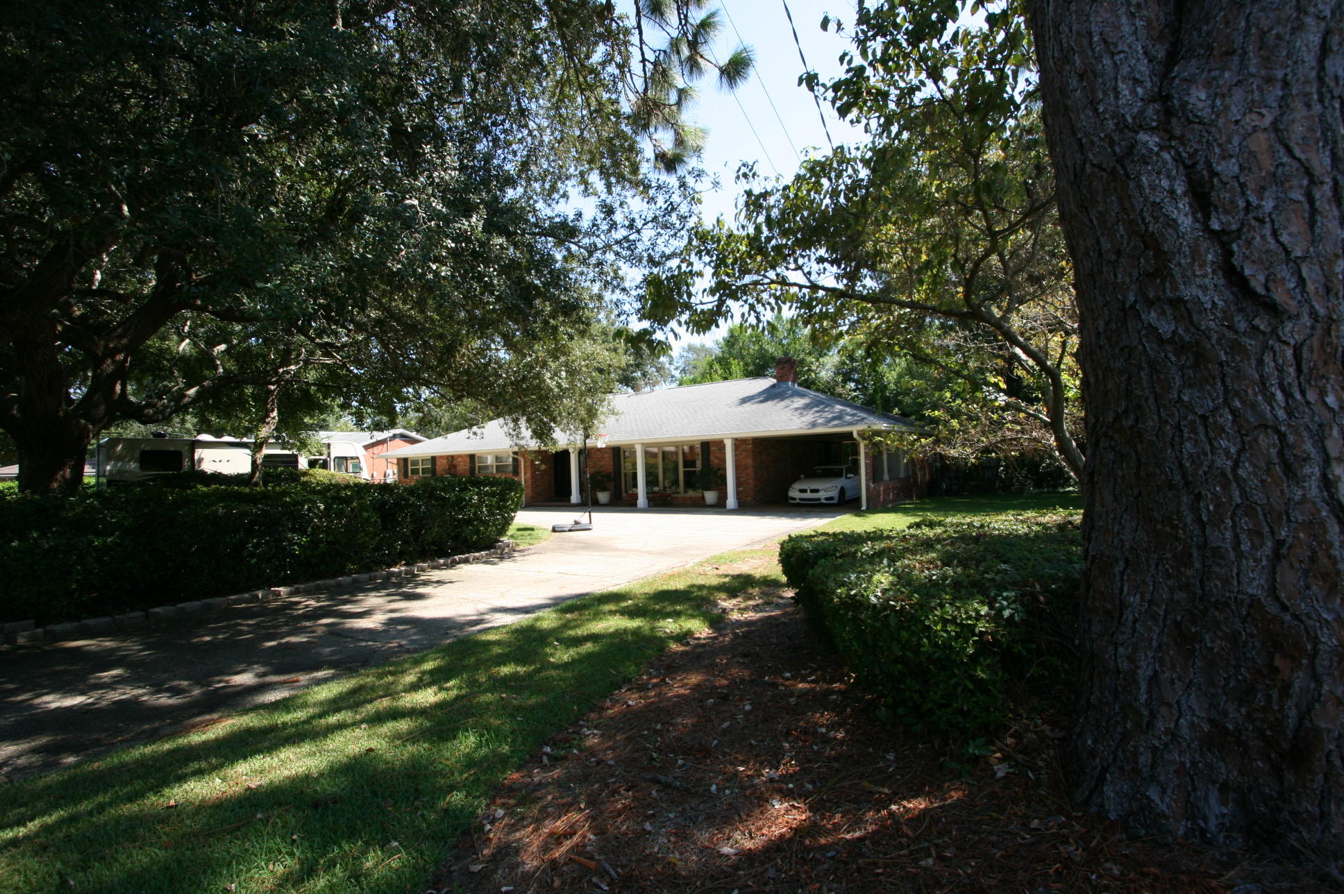 COUNTRY CLUB ESTATES - Residential
