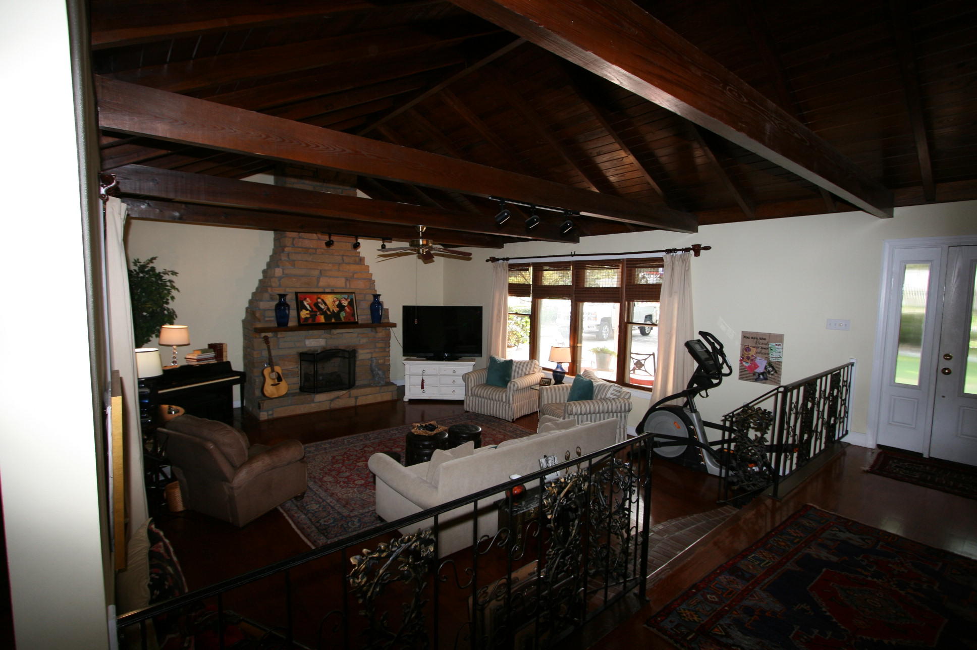 COUNTRY CLUB ESTATES - Residential