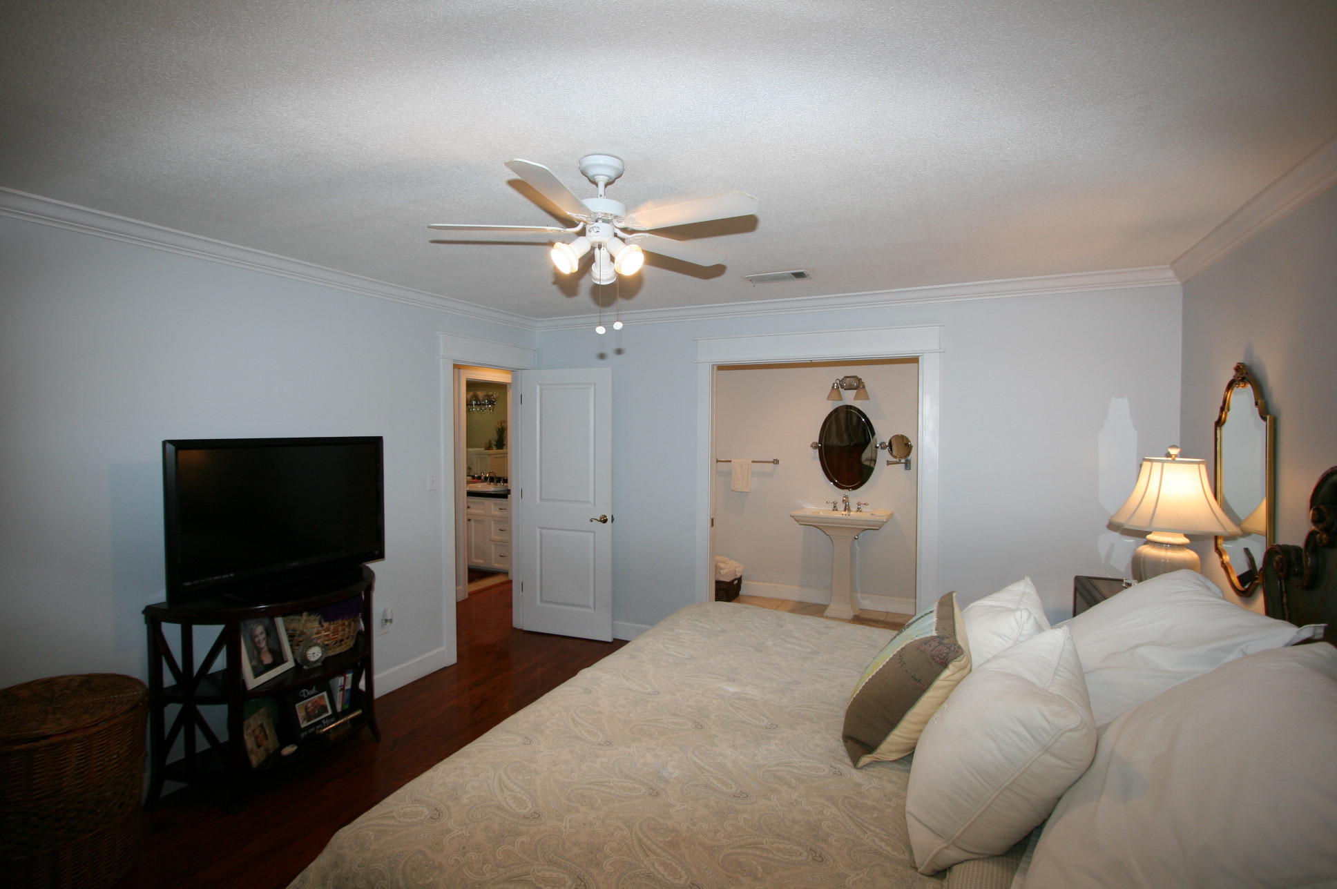 COUNTRY CLUB ESTATES - Residential