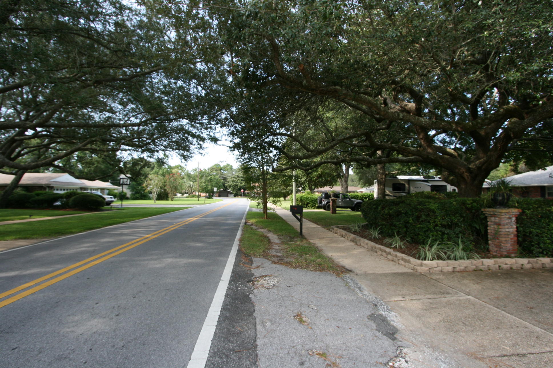 COUNTRY CLUB ESTATES - Residential