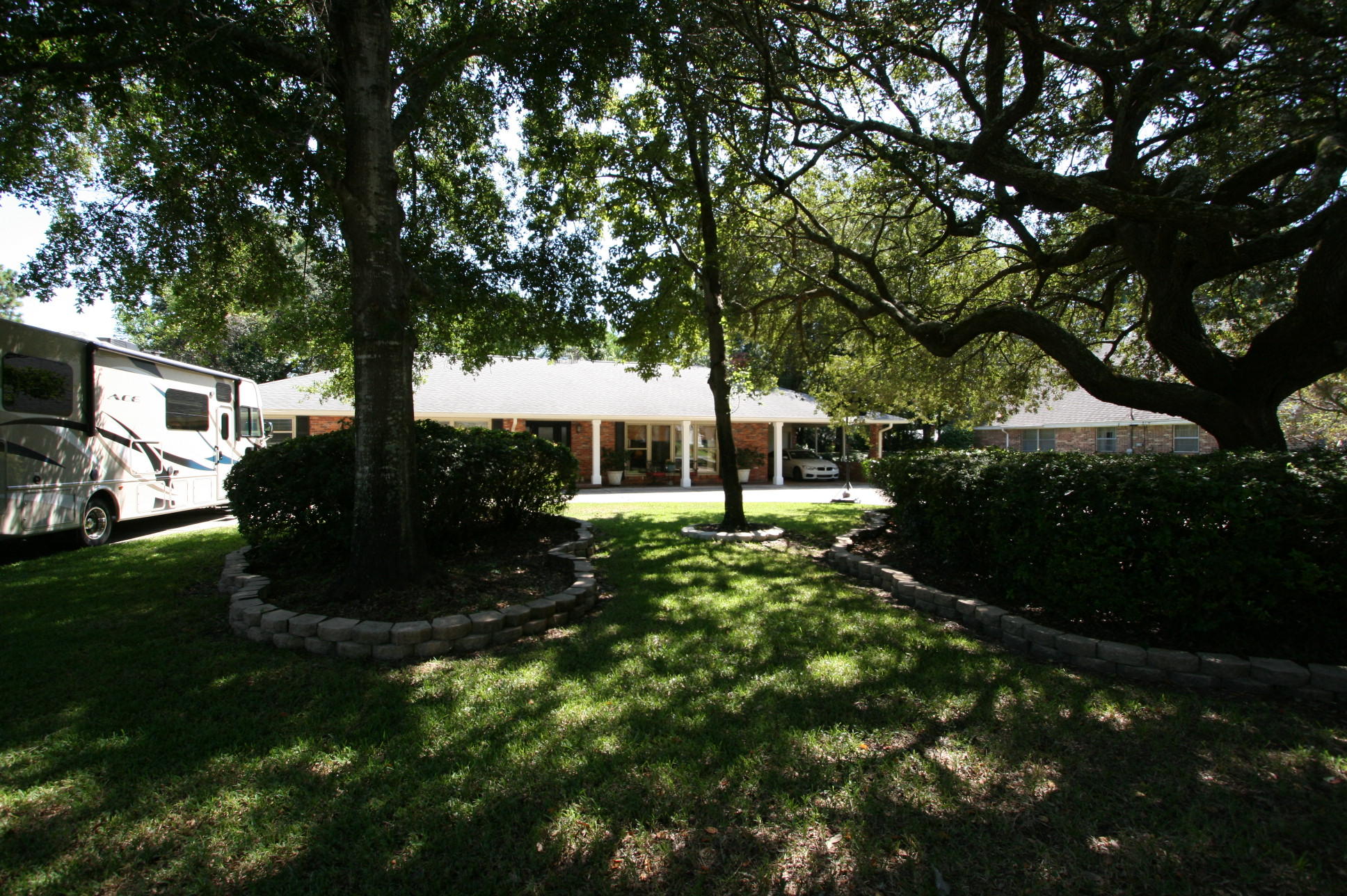 COUNTRY CLUB ESTATES - Residential