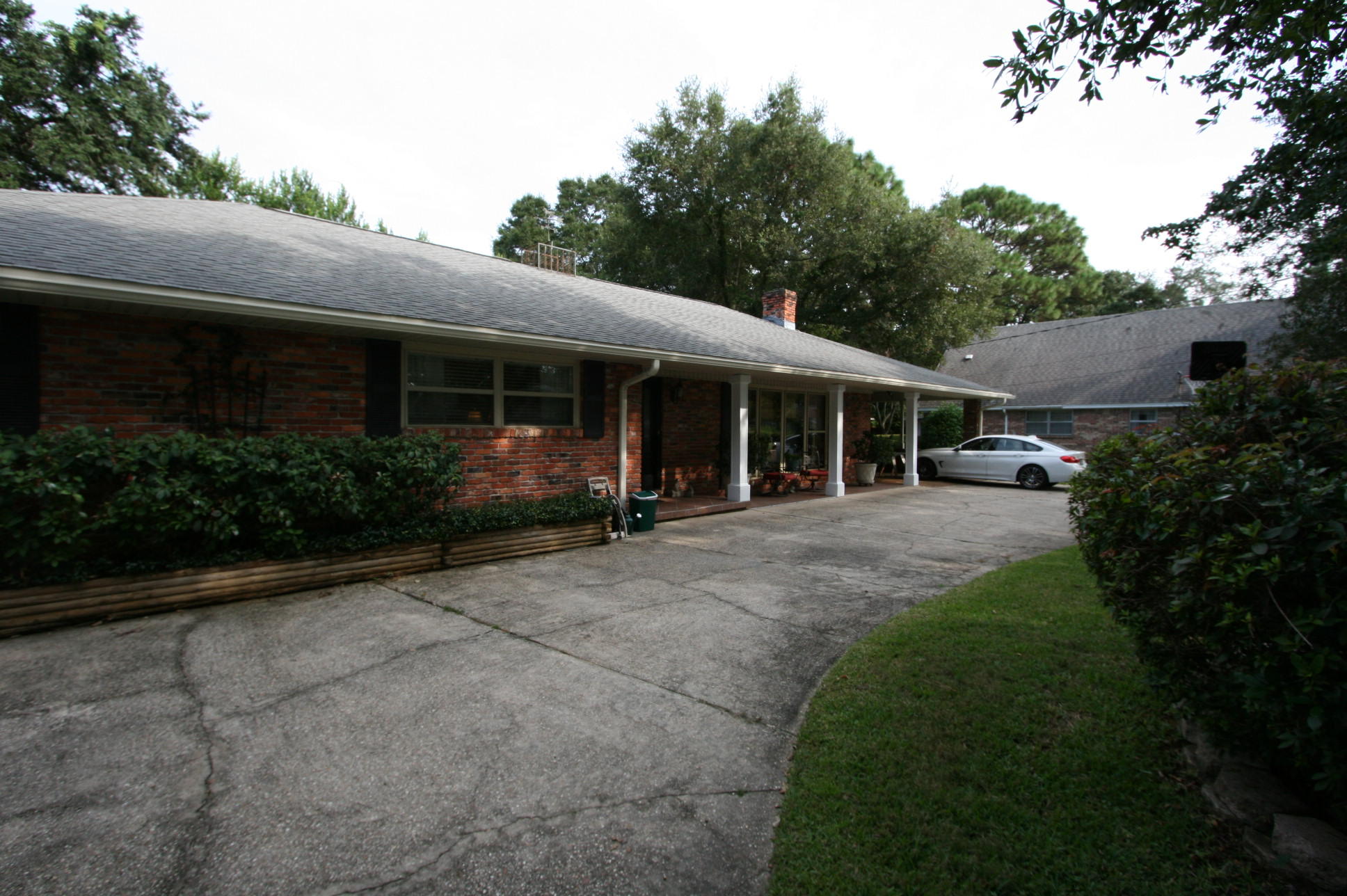 COUNTRY CLUB ESTATES - Residential