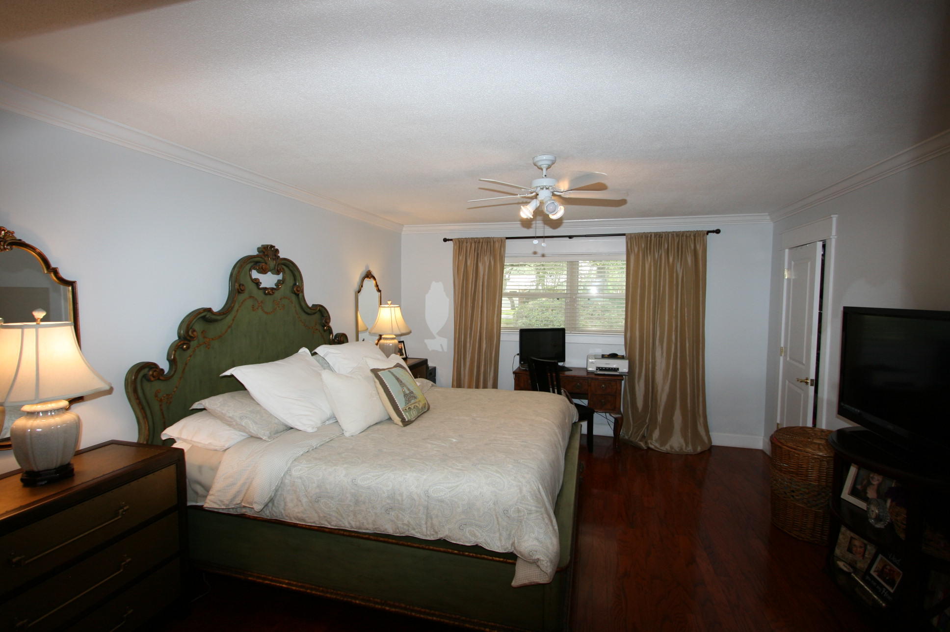 COUNTRY CLUB ESTATES - Residential