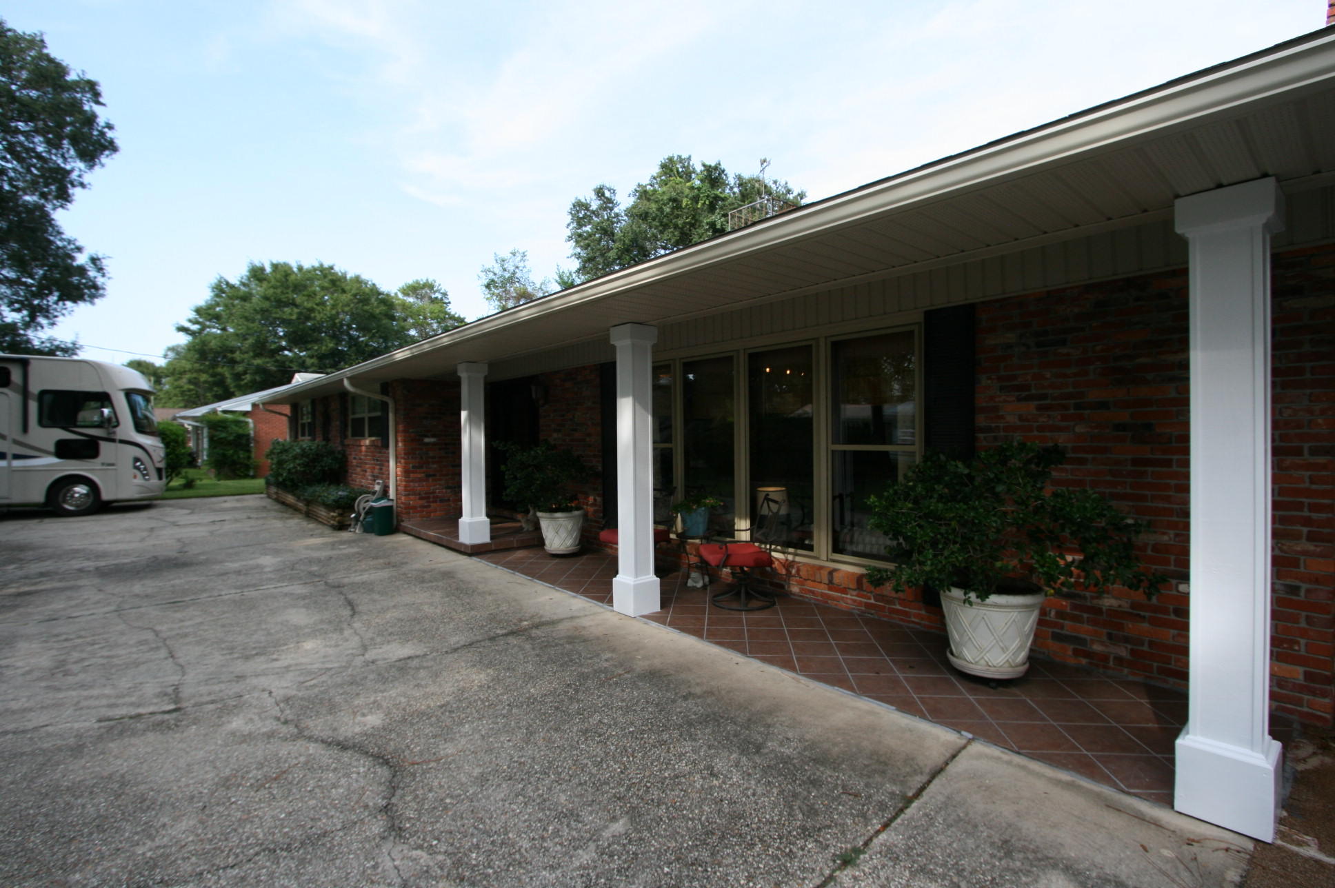 COUNTRY CLUB ESTATES - Residential