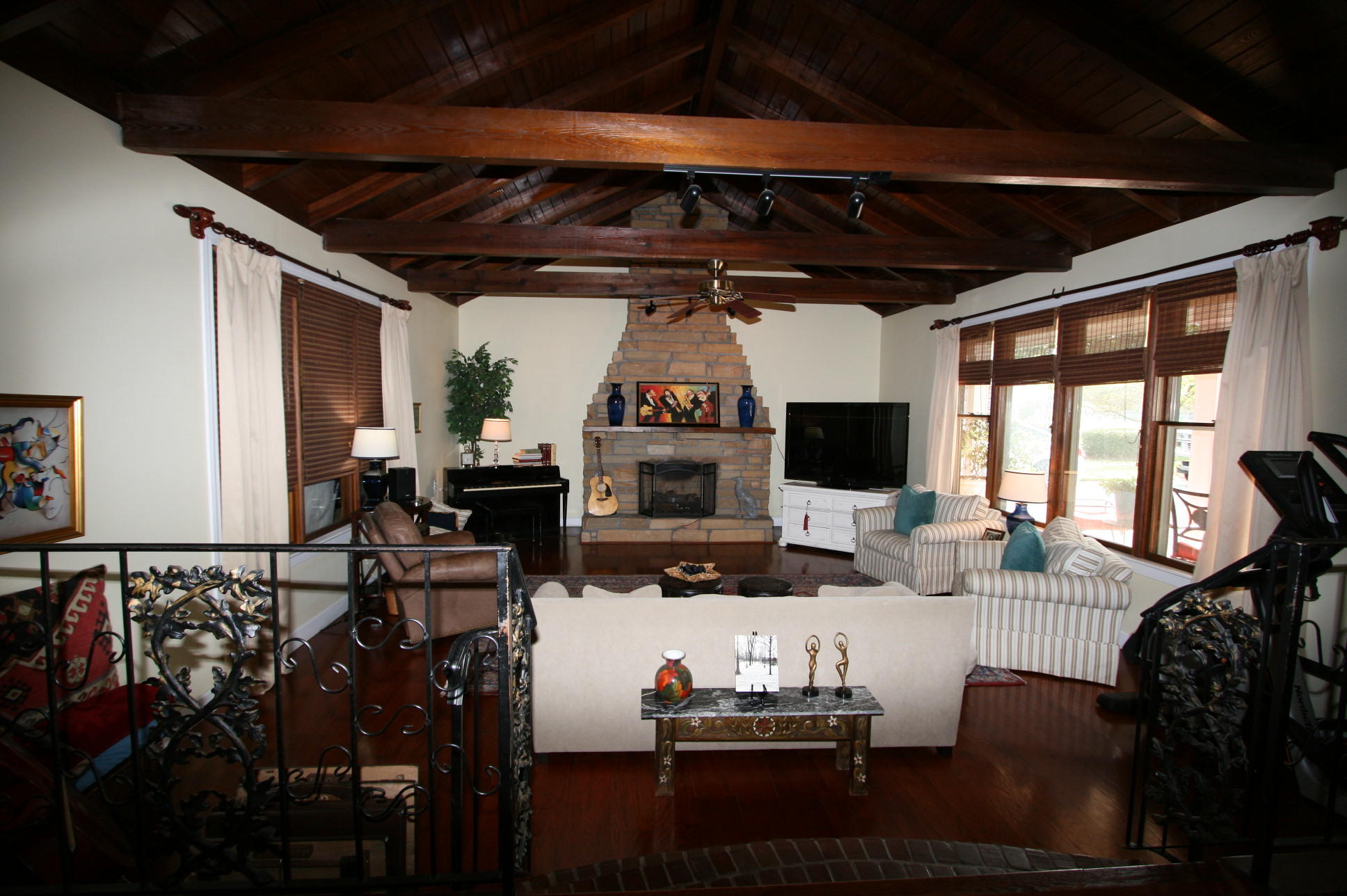 COUNTRY CLUB ESTATES - Residential