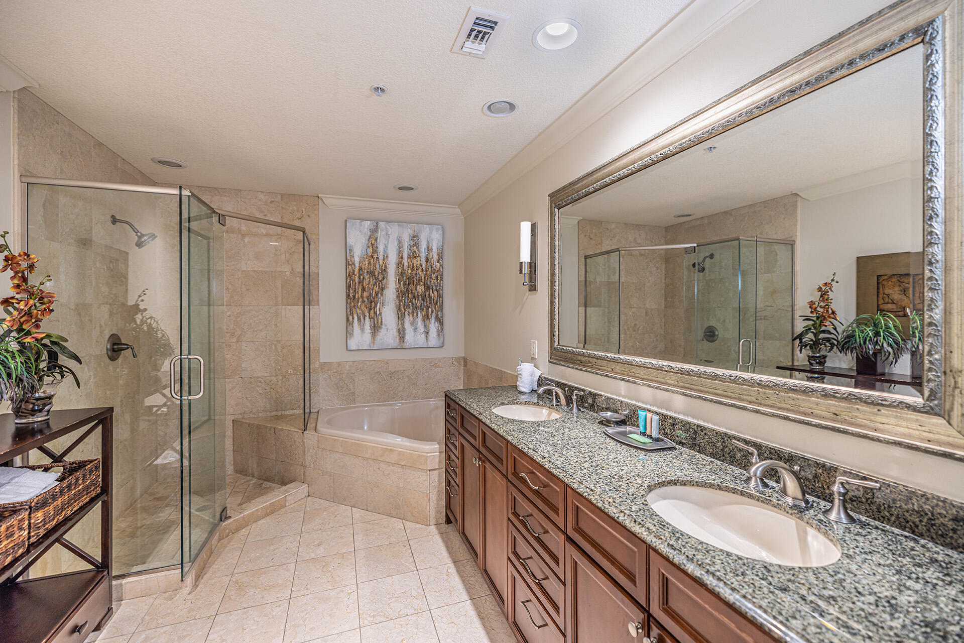 EMERALD GRANDE - Residential