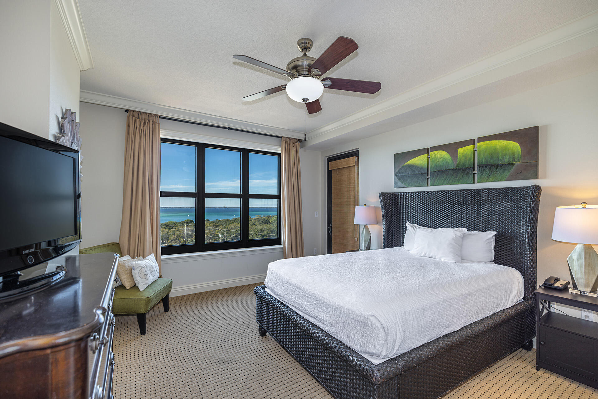 EMERALD GRANDE - Residential