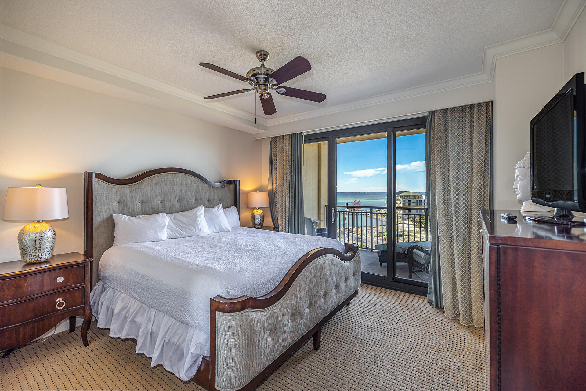 EMERALD GRANDE - Residential