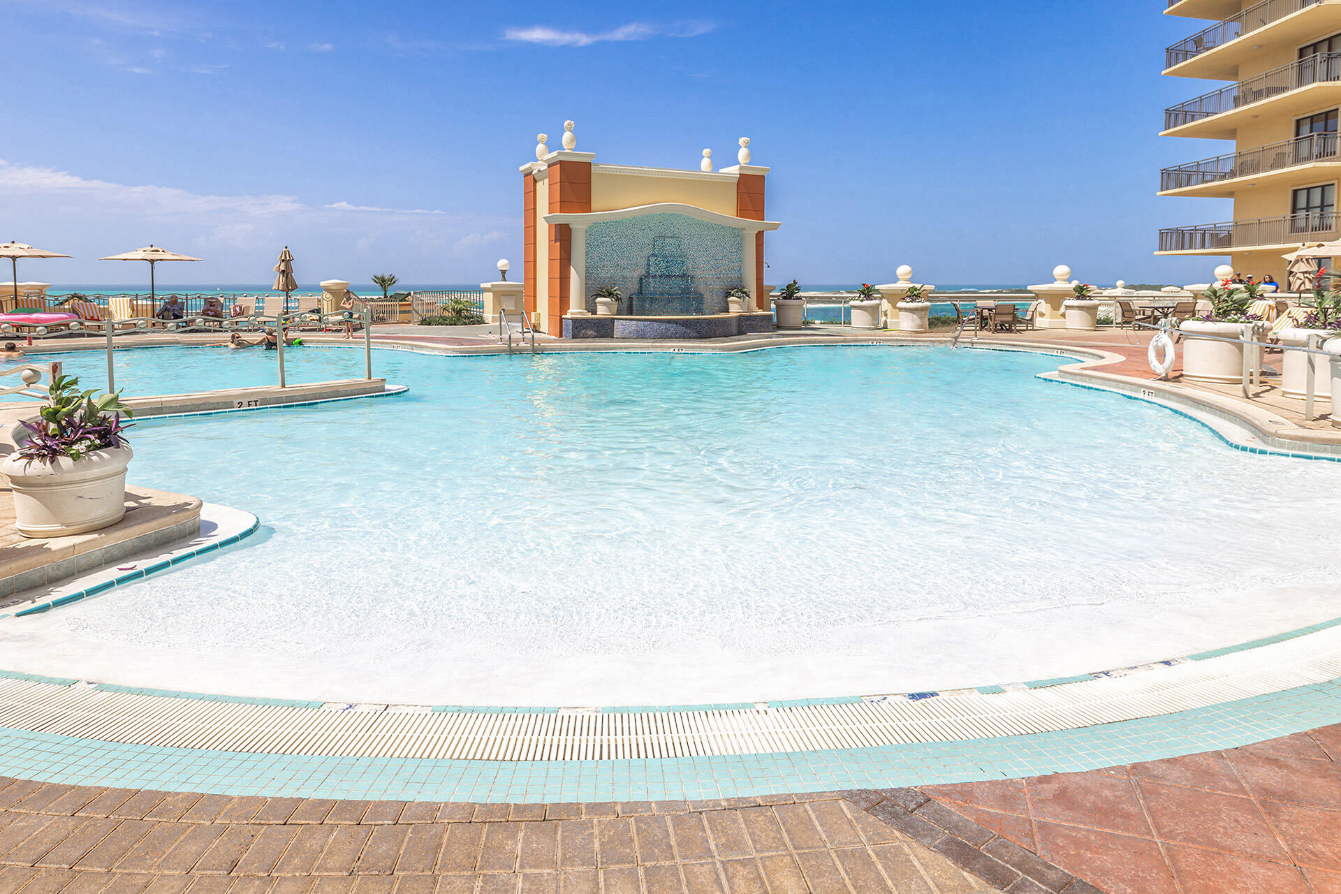 EMERALD GRANDE - Residential