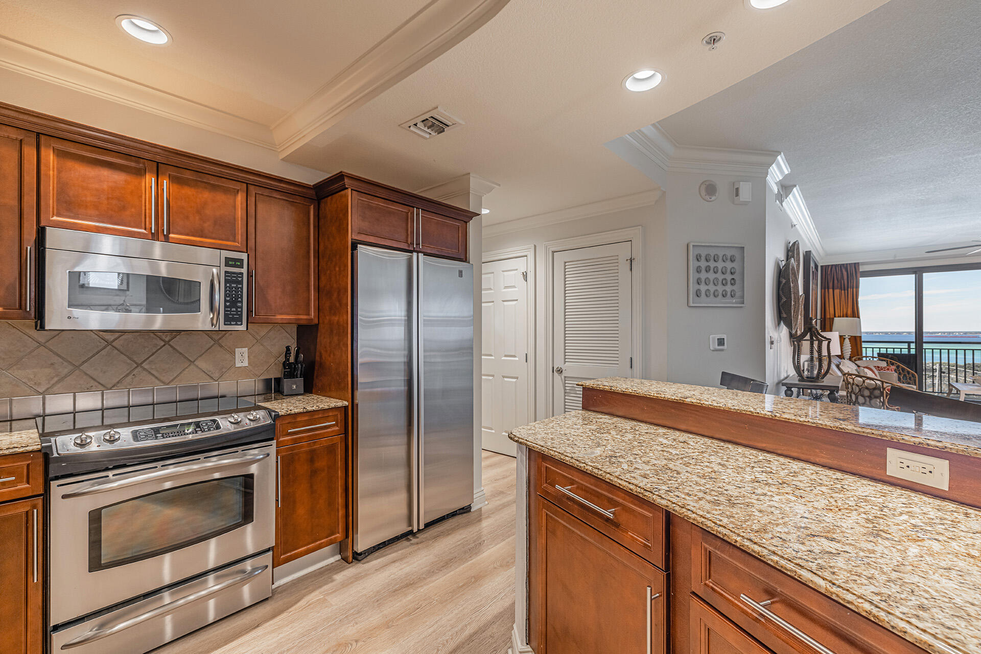 EMERALD GRANDE - Residential