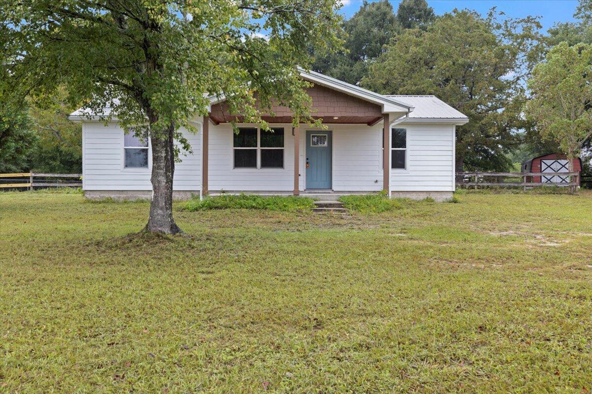 HALF OFF FIRST MONTH'S RENT! Welcome to this charming 3-bedroom, 2-bathroom country home located in North Crestview. This newly remodeled property features an open concept floorplan. One guest bedroom includes a built-in desk, and the other guest bedroom has a walk-in closet for extra storage space. Enjoy rural living on this 1-acre lot, complete with a screened porch. Don't miss out on this wonderful opportunity to make this house your home!**Shed pictured in photos is set to be removed from premises**NO smoking. Pets allowed upon approval with a non-refundable pet fee and a pet screening.com report. 600 minimum FICO credit score required in addition to meeting rental criteria. All applicants are required to complete an application on PetScreening.com regardless of if they own a pet or not. Applicants with an ESA are also required to complete the application.
** Fees Required once an application is approved include, but may not be limited to: Security Deposit, Non-Refundable Fees (cleaning and rekey), $20 Certified Mail Fee, and Pet Fees (when applicable).