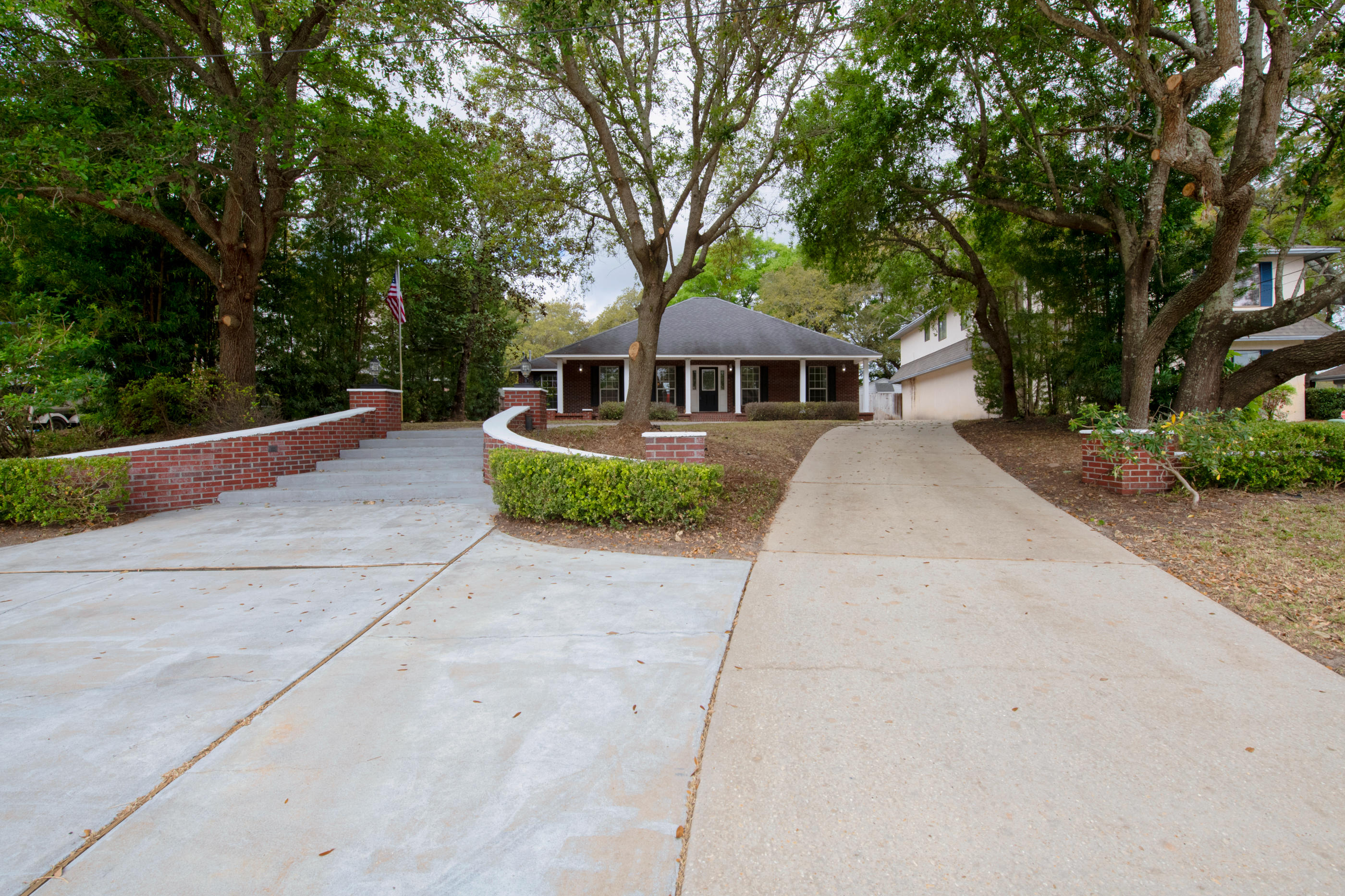 FERRY ROAD MANOR - Residential