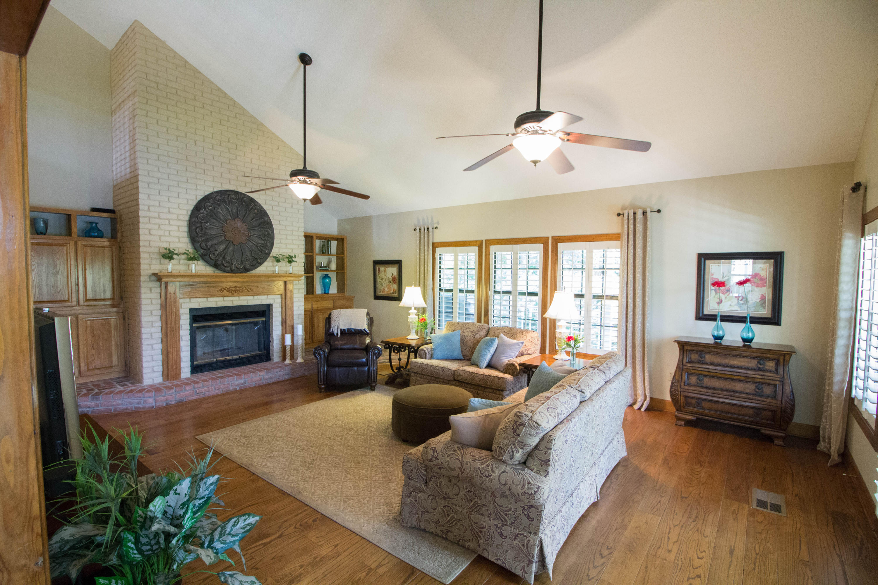 LAKESIDE EAST - Residential