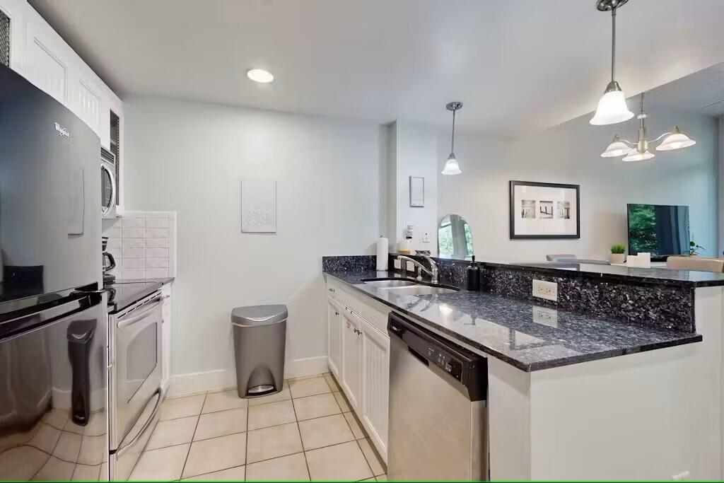 OBSERVATION POINT - Residential Lease
