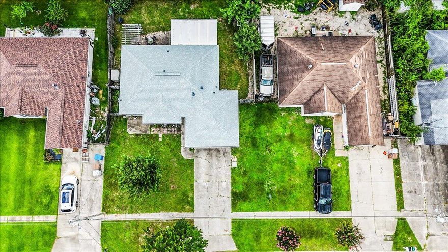 Well-kept 3 bed/2 bath home just minutes away from Hurlburt Field Air Force Base.Located in the quiet subdivision of Cardinal.Estates. Tiled floors throughout main areas.Stainless steel appliances in the kitchen.Open living room concept. Spacious Florida room provides extra space for entertaining and enjoy the wonderful Florida weather.The attached 2 car garage offers plenty of room for storage. Large fenced-in backyard.This home has been very well kept.