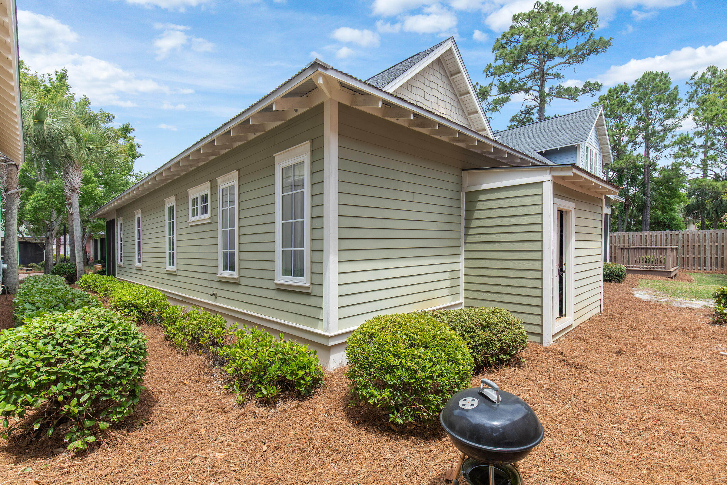 BUNGALOS AT SANDESTIN - Residential