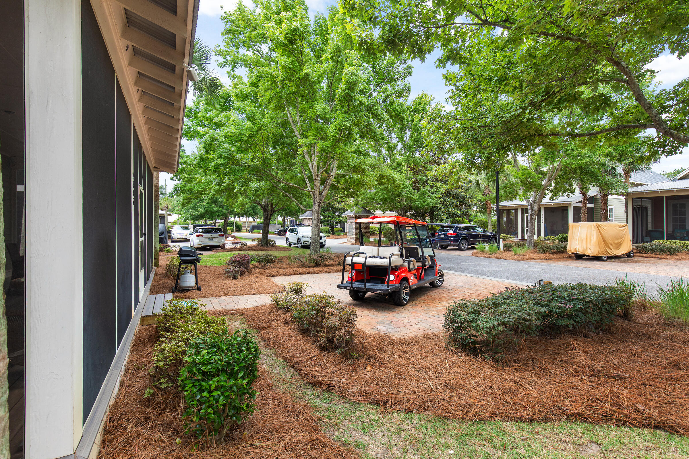 BUNGALOS AT SANDESTIN - Residential