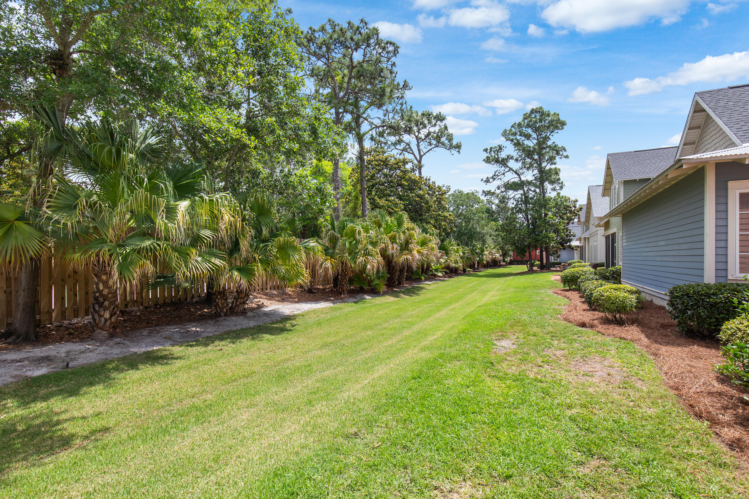 BUNGALOS AT SANDESTIN - Residential