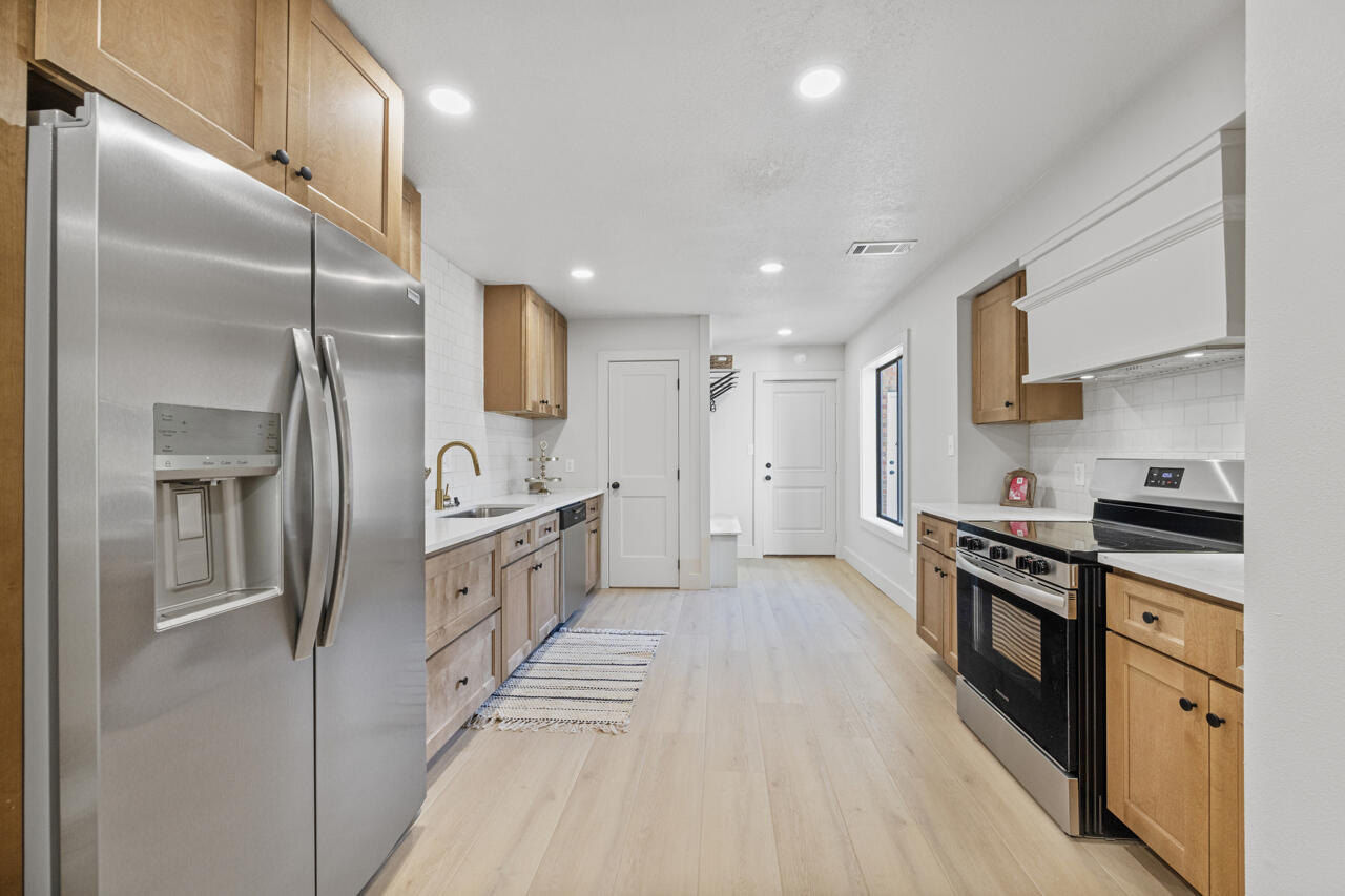 PINEWOOD ESTATES - Residential