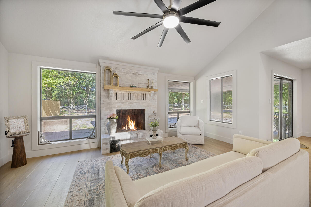 PINEWOOD ESTATES - Residential