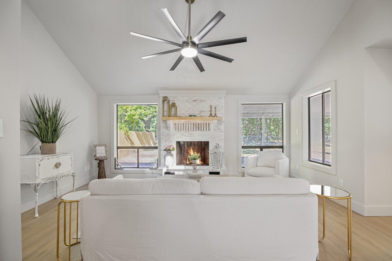 PINEWOOD ESTATES - Residential