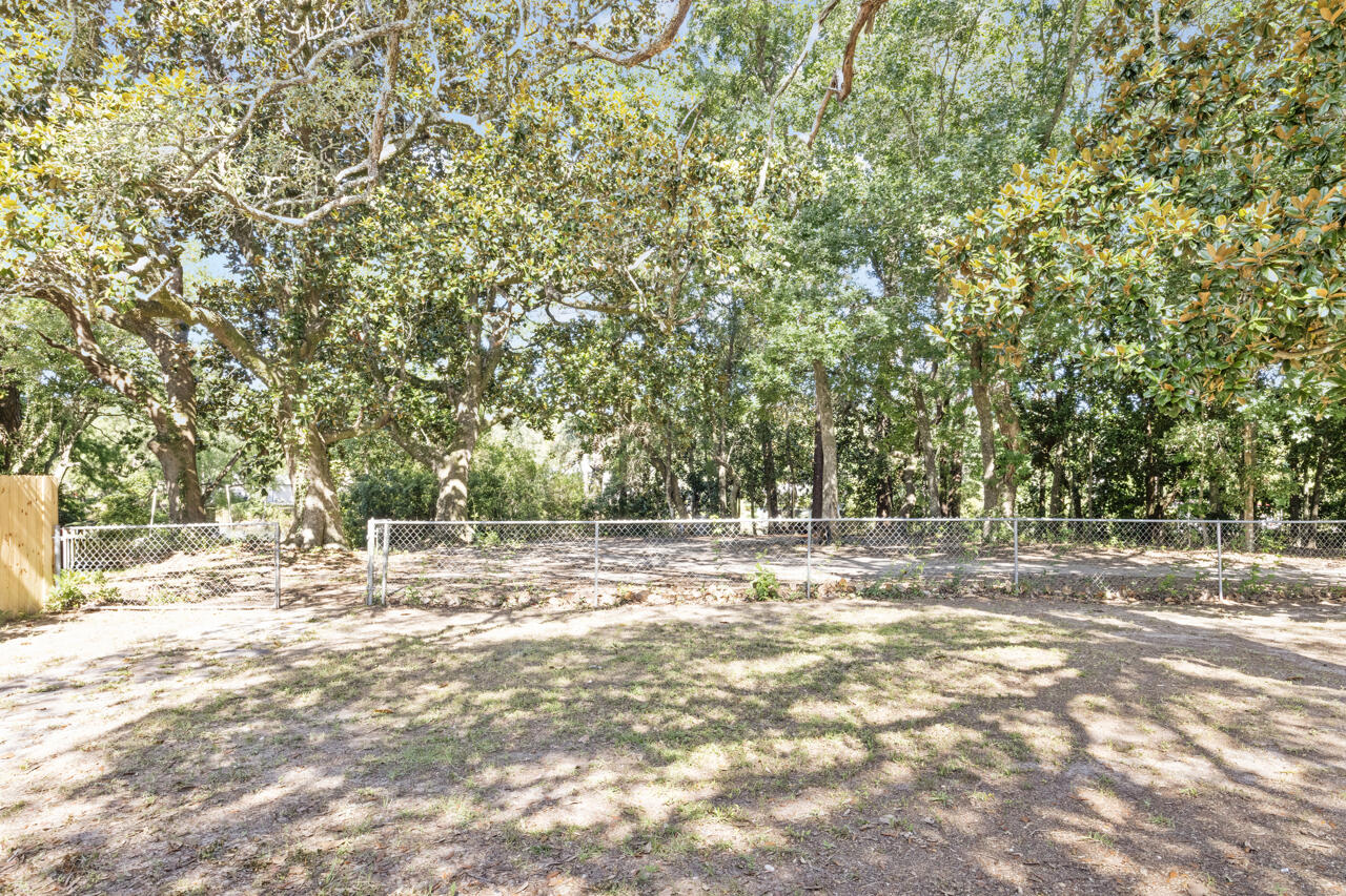 PINEWOOD ESTATES - Residential