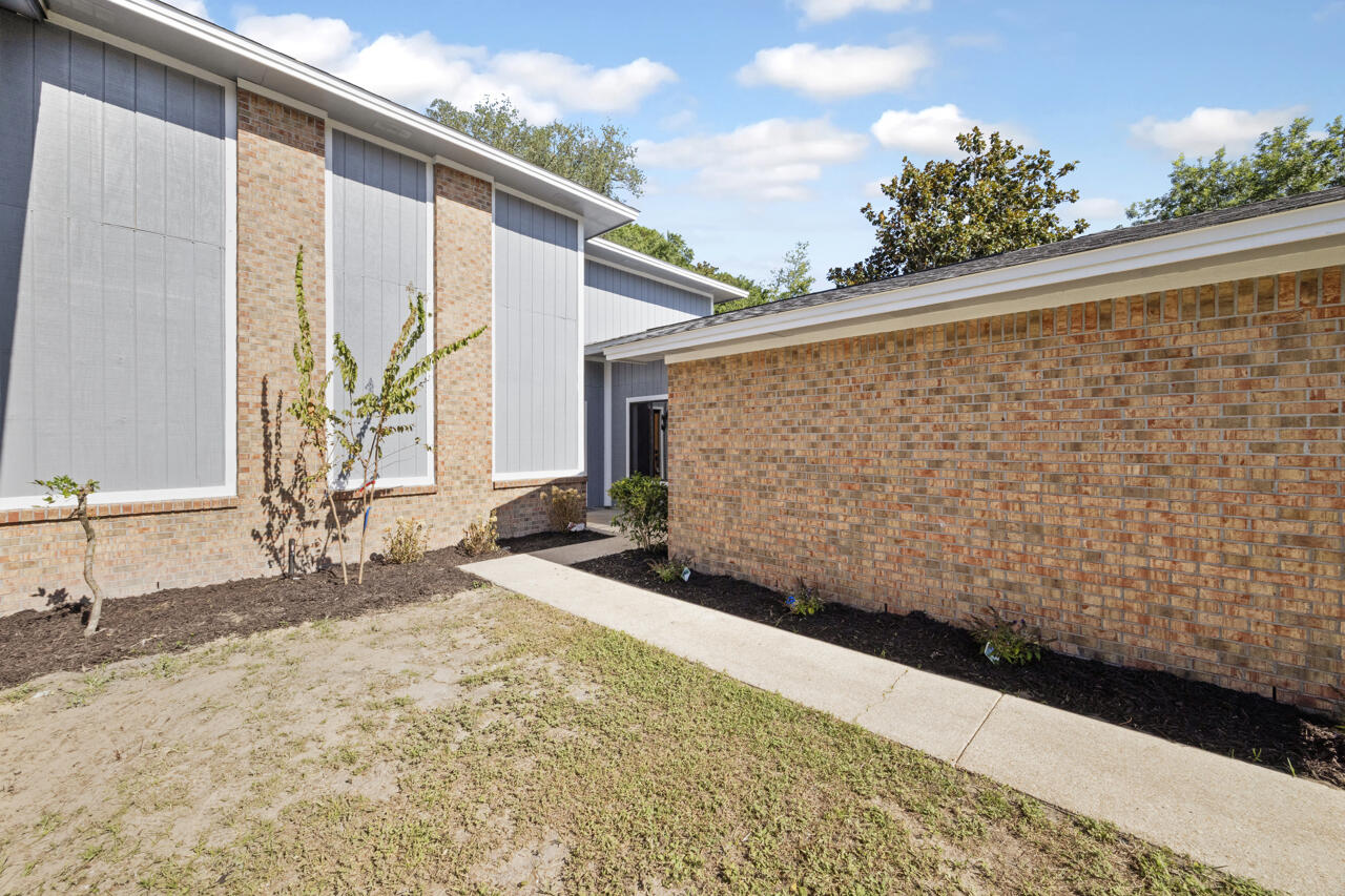 PINEWOOD ESTATES - Residential