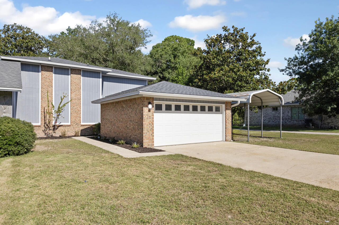 PINEWOOD ESTATES - Residential