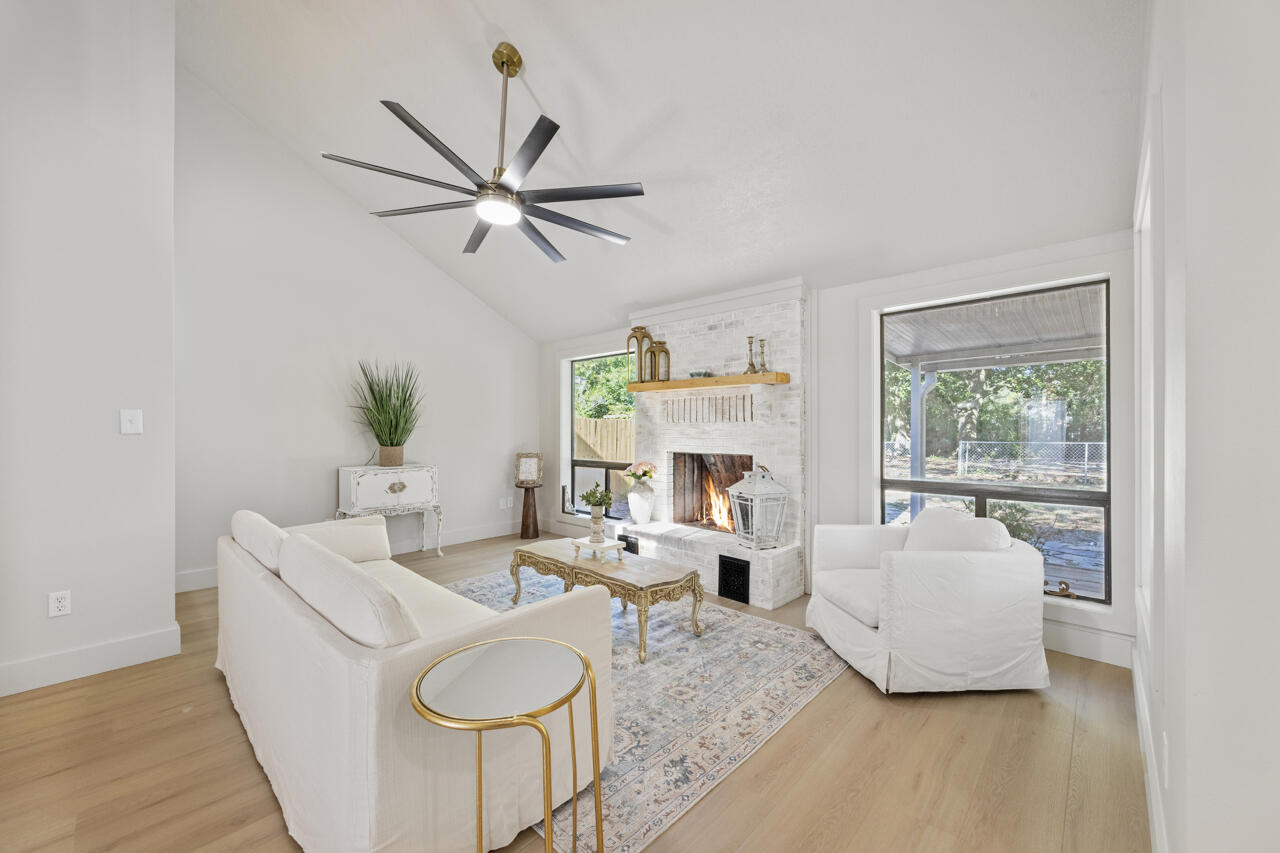 PINEWOOD ESTATES - Residential