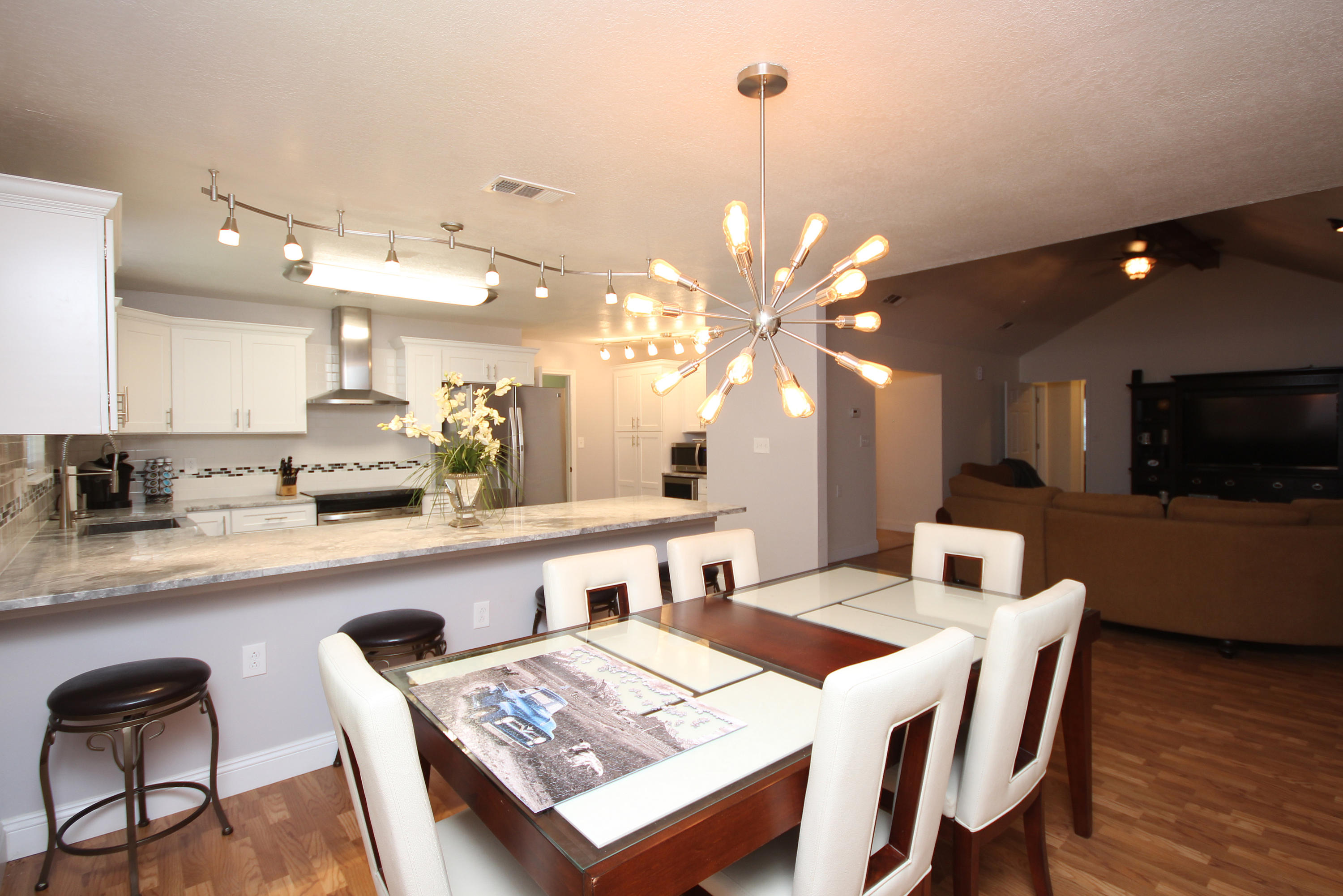 MARY ESTHER MANOR - Residential